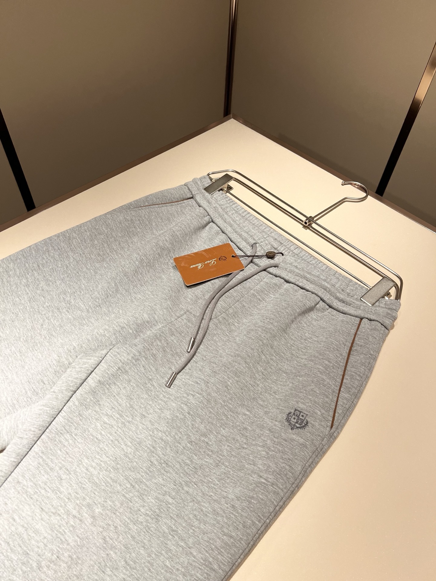 Loro Piana诺悠翩雅 2025秋冬男士套装，最新的贸易订单全品相！！网红款！上身舒适透气，不僵硬