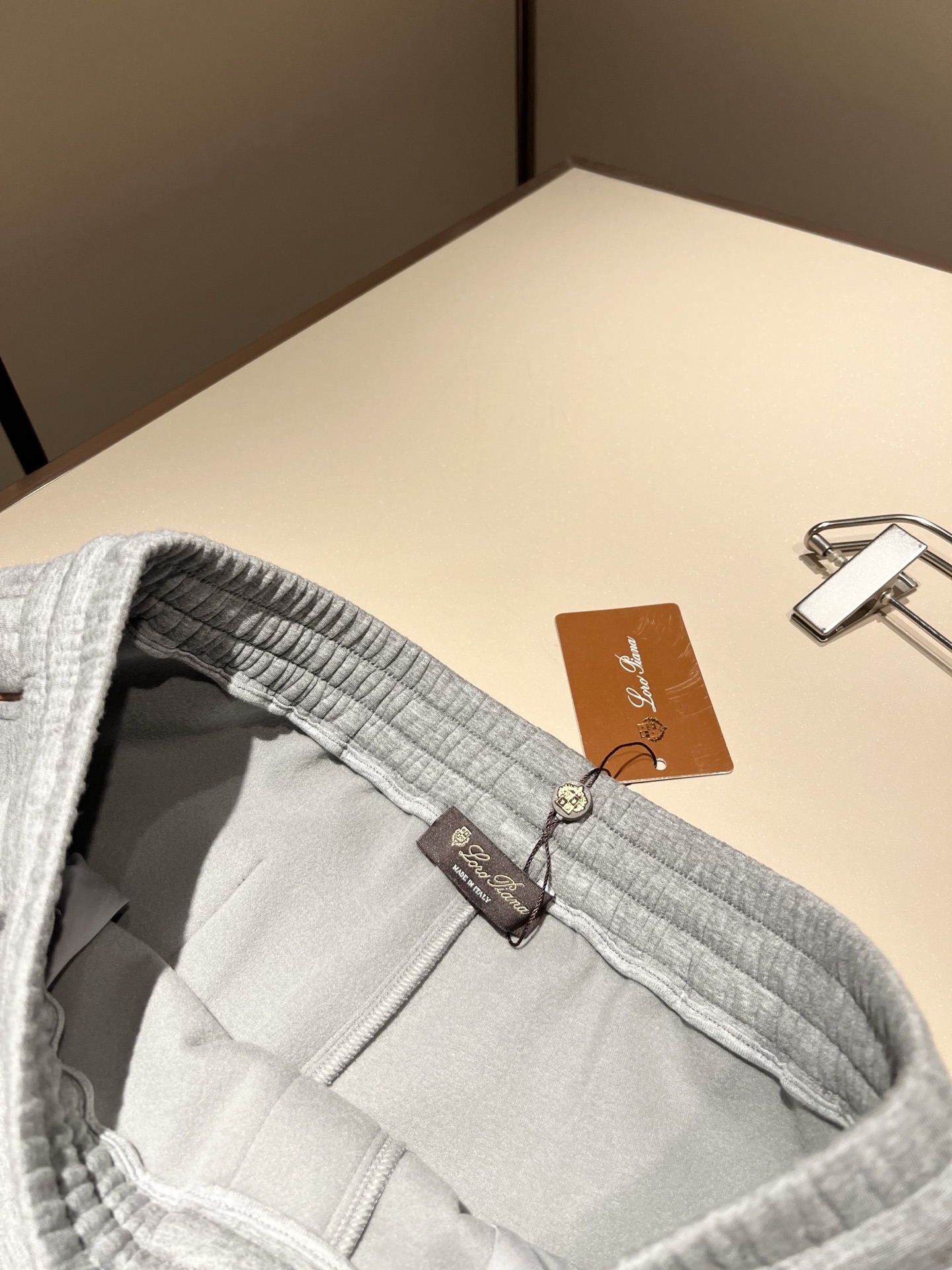 Loro Piana诺悠翩雅 2025秋冬男士套装，最新的贸易订单全品相！！网红款！上身舒适透气，不僵硬