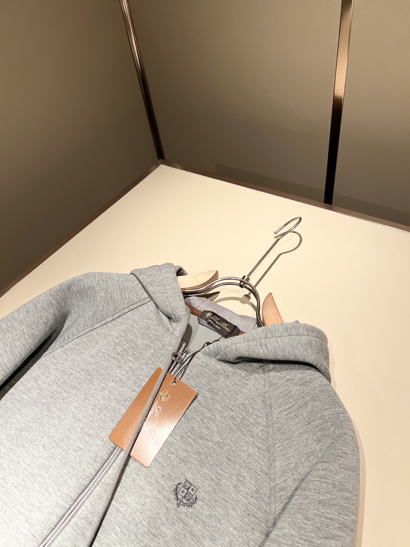 Loro Piana诺悠翩雅 2025秋冬男士套装，最新的贸易订单全品相！！网红款！上身舒适透气，不僵硬