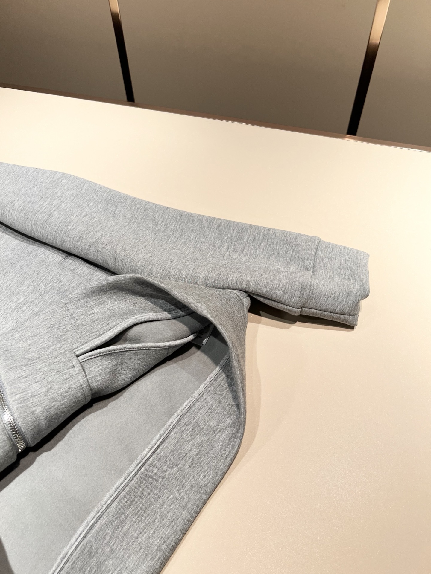 Loro Piana诺悠翩雅 2025秋冬男士套装，最新的贸易订单全品相！！网红款！上身舒适透气，不僵硬