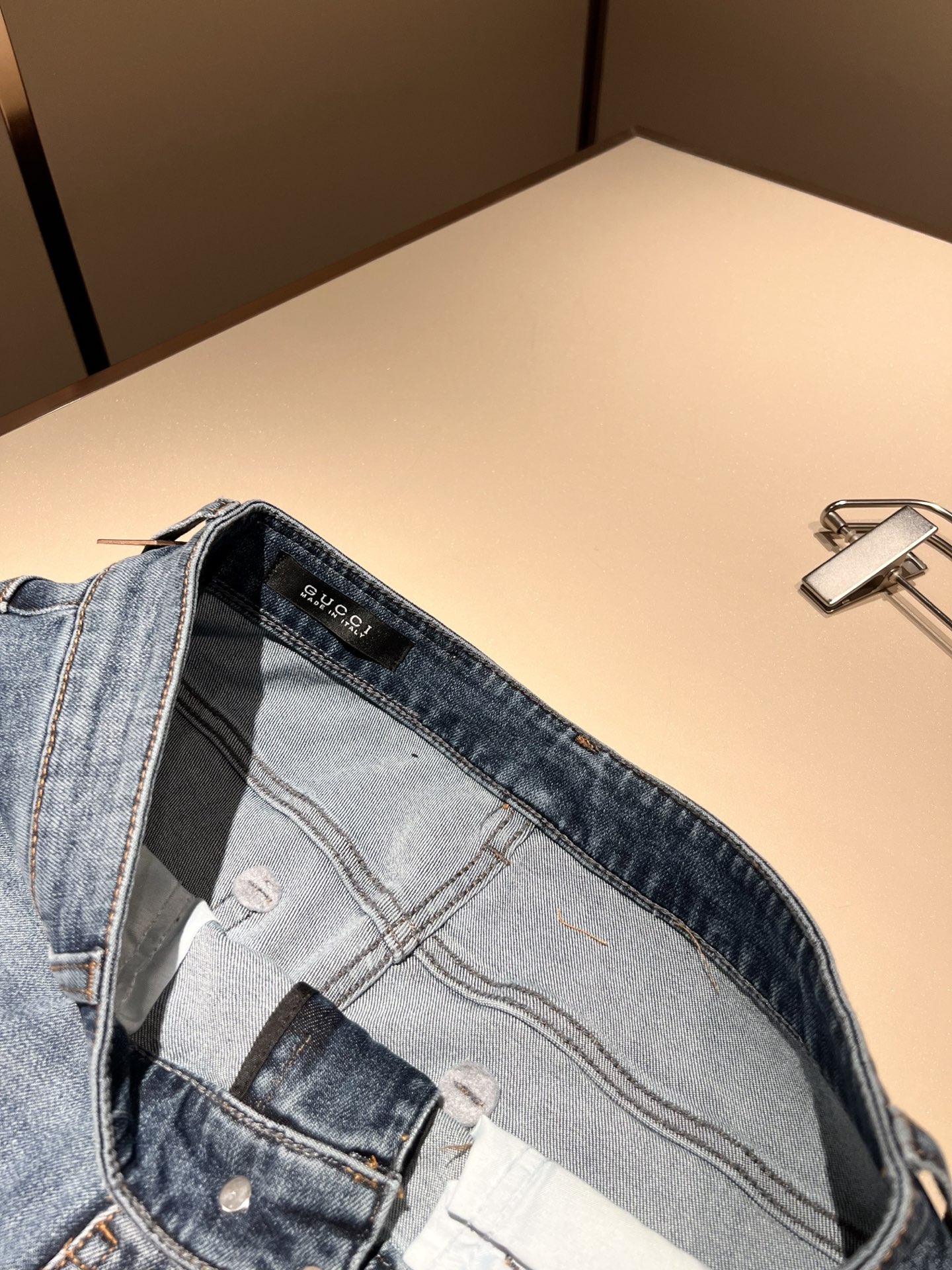 Guc*古奇 2025秋冬新品男士高端休闲百搭四季通勤修身剪裁牛仔裤！对于粉丝来说，这样大气的经典设计足