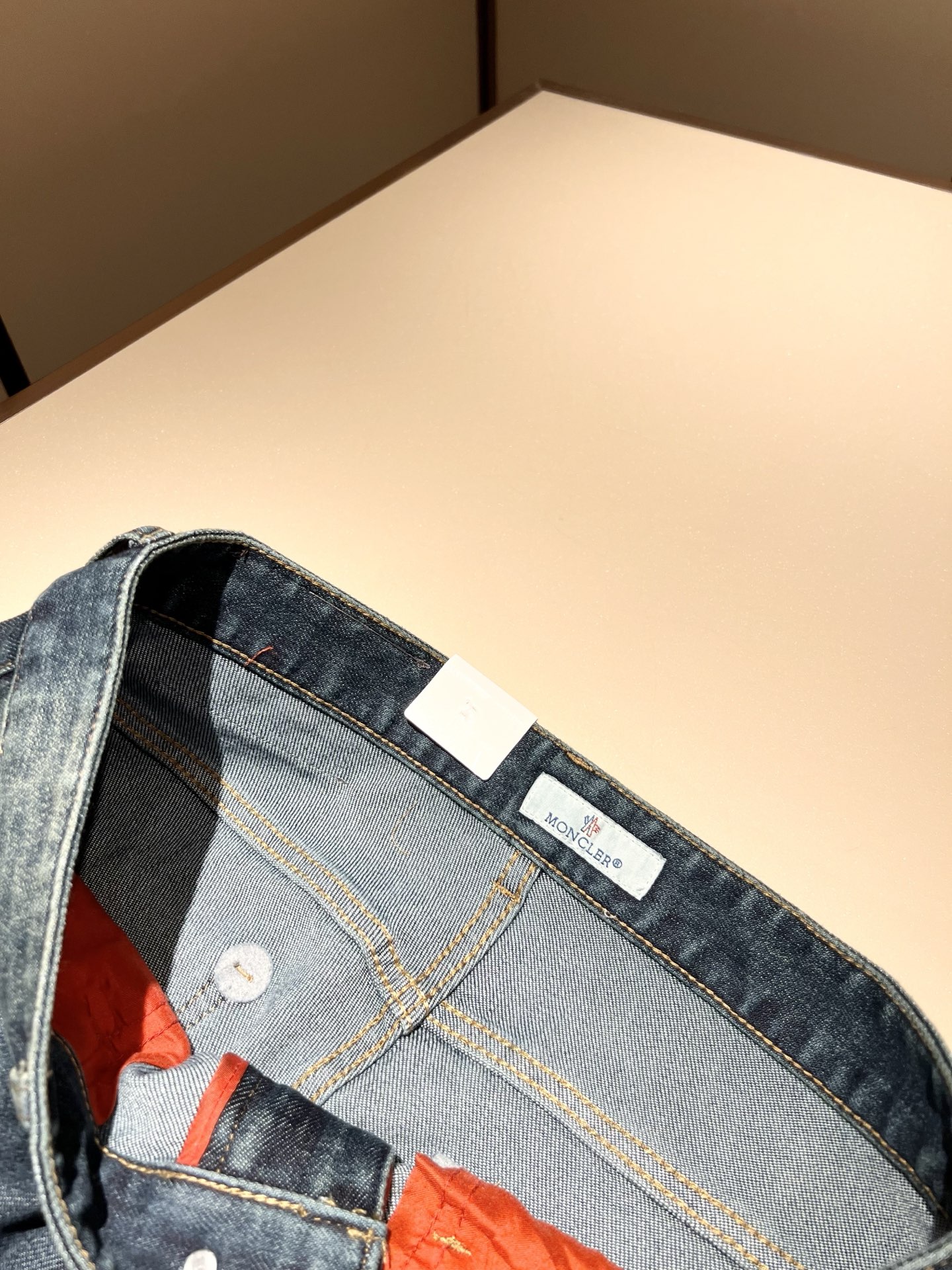 MONC蒙*口2025秋冬新款牛仔裤，贸易公司渠道稀出，同步官网发售！M稀缺渠道订单臻品，品质控闭眼收走