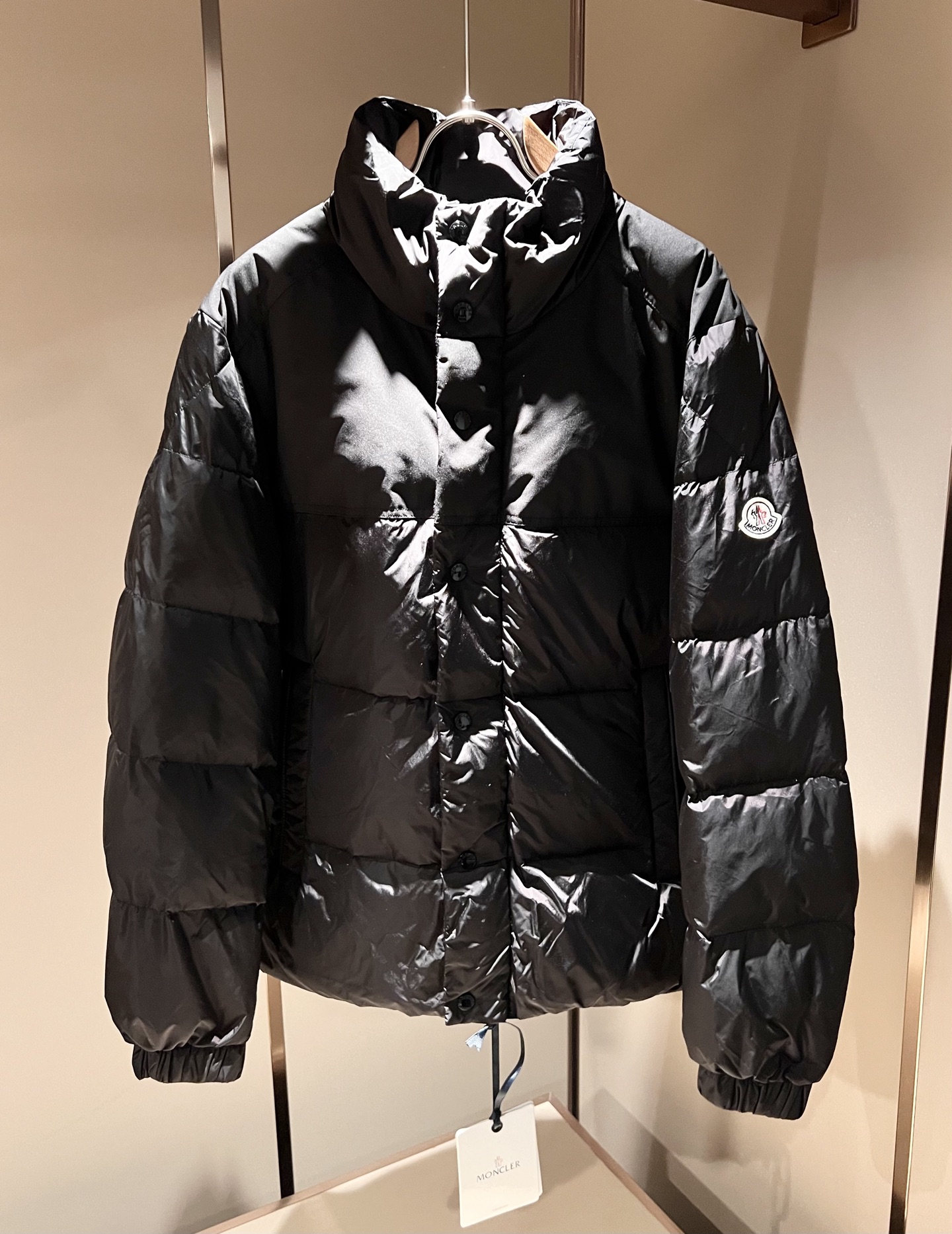 。Mon*ler蒙口 2025秋冬新款男女同款👫羽绒服 ！年度的压轴款登场...匠心技艺于一身的经典款.