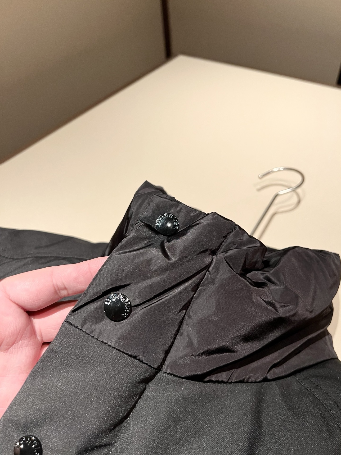 。Mon*ler蒙口 2025秋冬新款男女同款👫羽绒服 ！年度的压轴款登场...匠心技艺于一身的经典款.