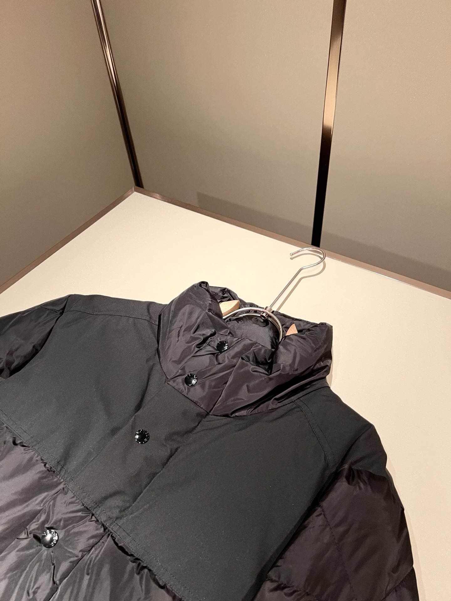 。Mon*ler蒙口 2025秋冬新款男女同款👫羽绒服 ！年度的压轴款登场...匠心技艺于一身的经典款.