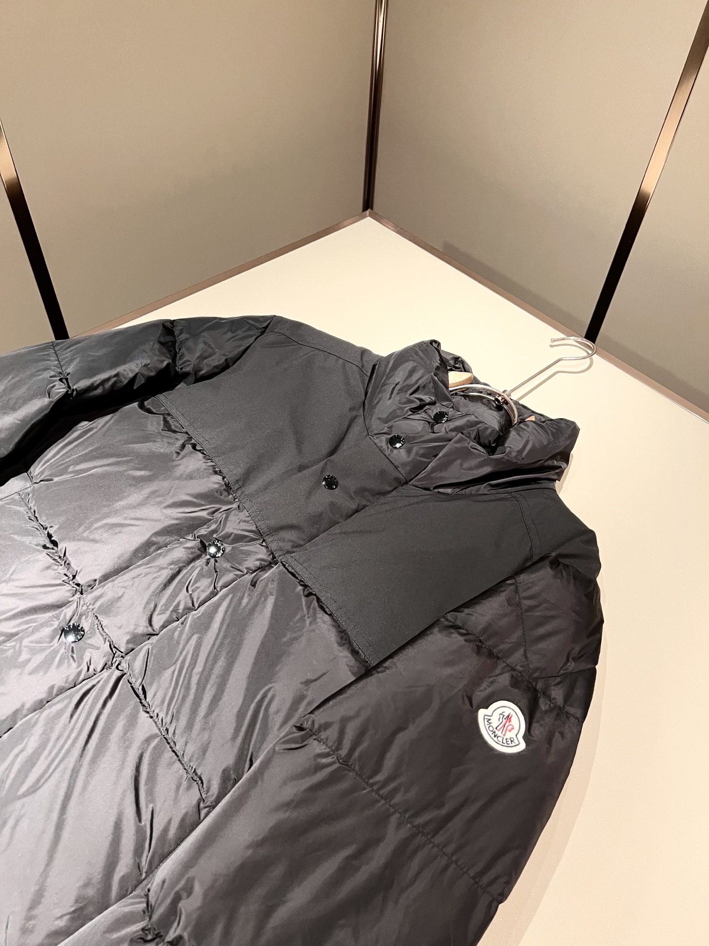 。Mon*ler蒙口 2025秋冬新款男女同款👫羽绒服 ！年度的压轴款登场...匠心技艺于一身的经典款.