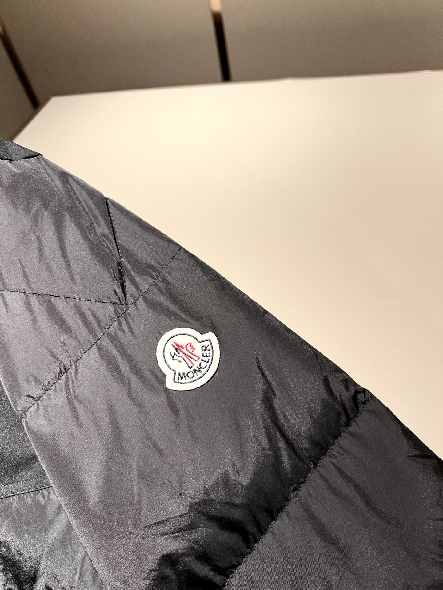 。Mon*ler蒙口 2025秋冬新款男女同款👫羽绒服 ！年度的压轴款登场...匠心技艺于一身的经典款.