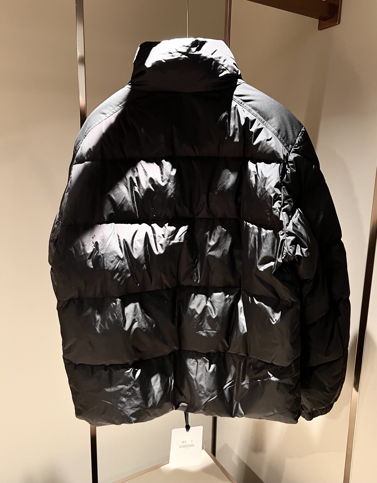 。Mon*ler蒙口 2025秋冬新款男女同款👫羽绒服 ！年度的压轴款登场...匠心技艺于一身的经典款.