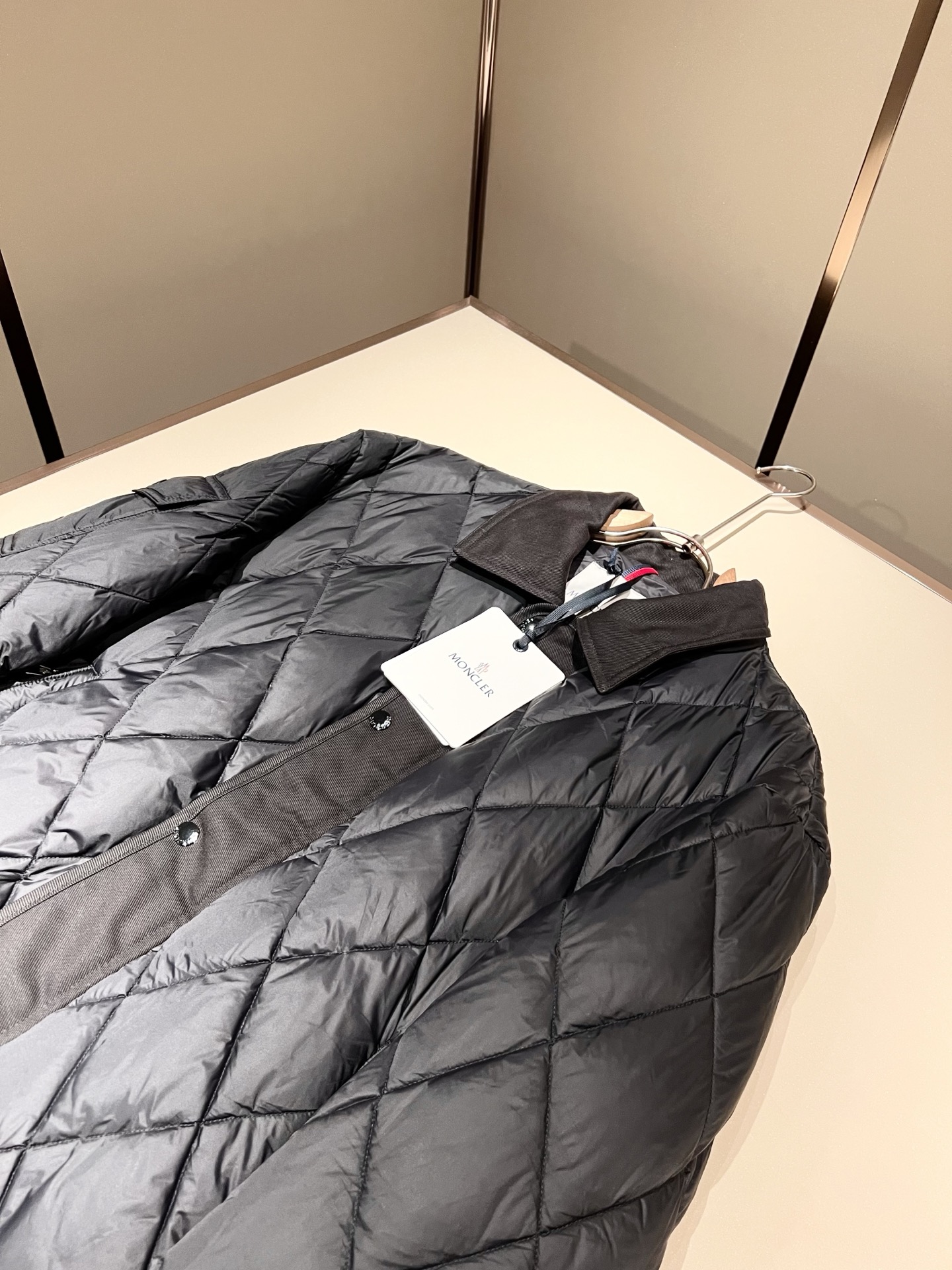 。 Mon*ler蒙口 2025秋冬新款男女同款👫羽绒服 ！年度的压轴款登场...匠心技艺于一身的经典款