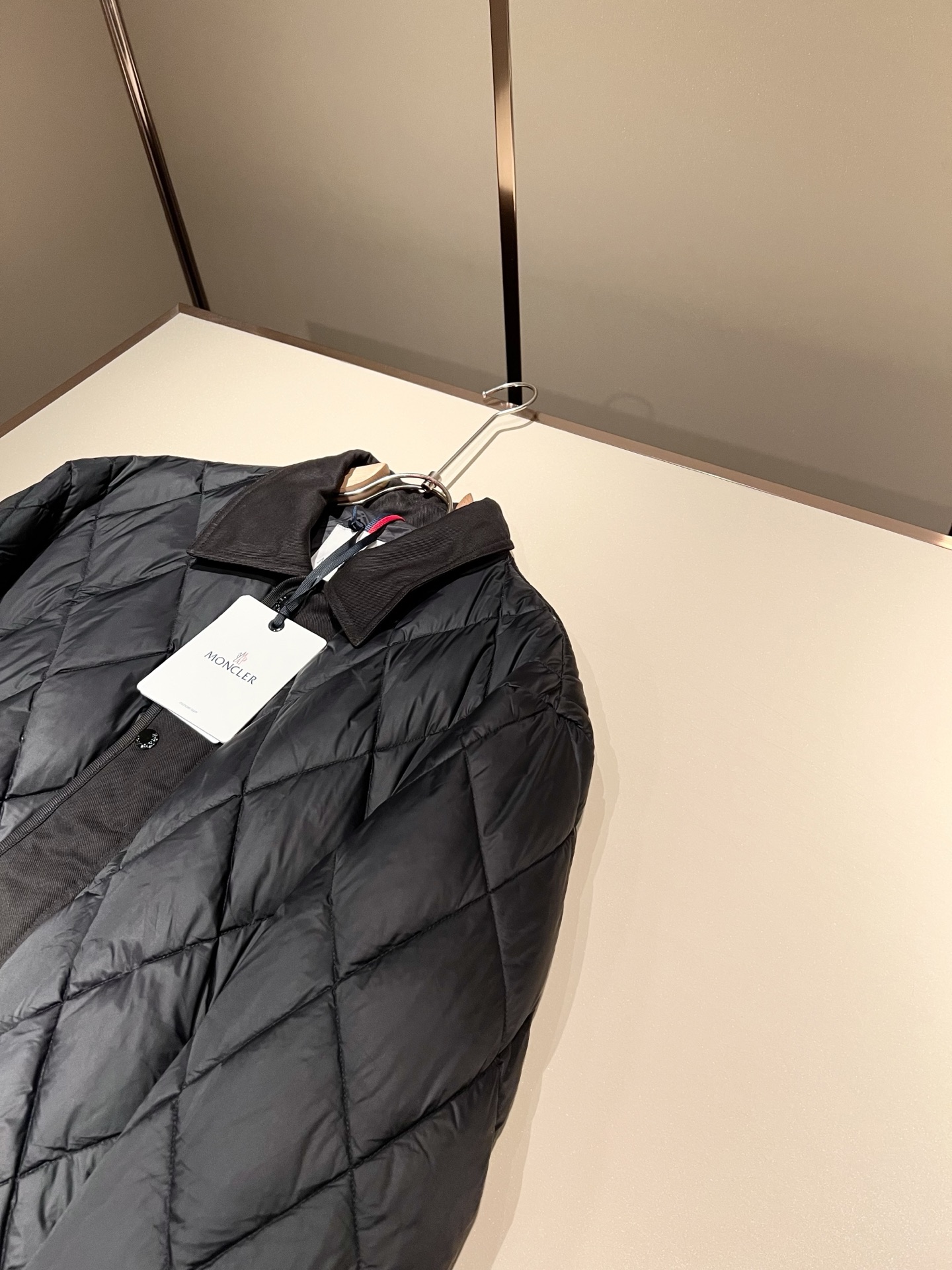 。 Mon*ler蒙口 2025秋冬新款男女同款👫羽绒服 ！年度的压轴款登场...匠心技艺于一身的经典款