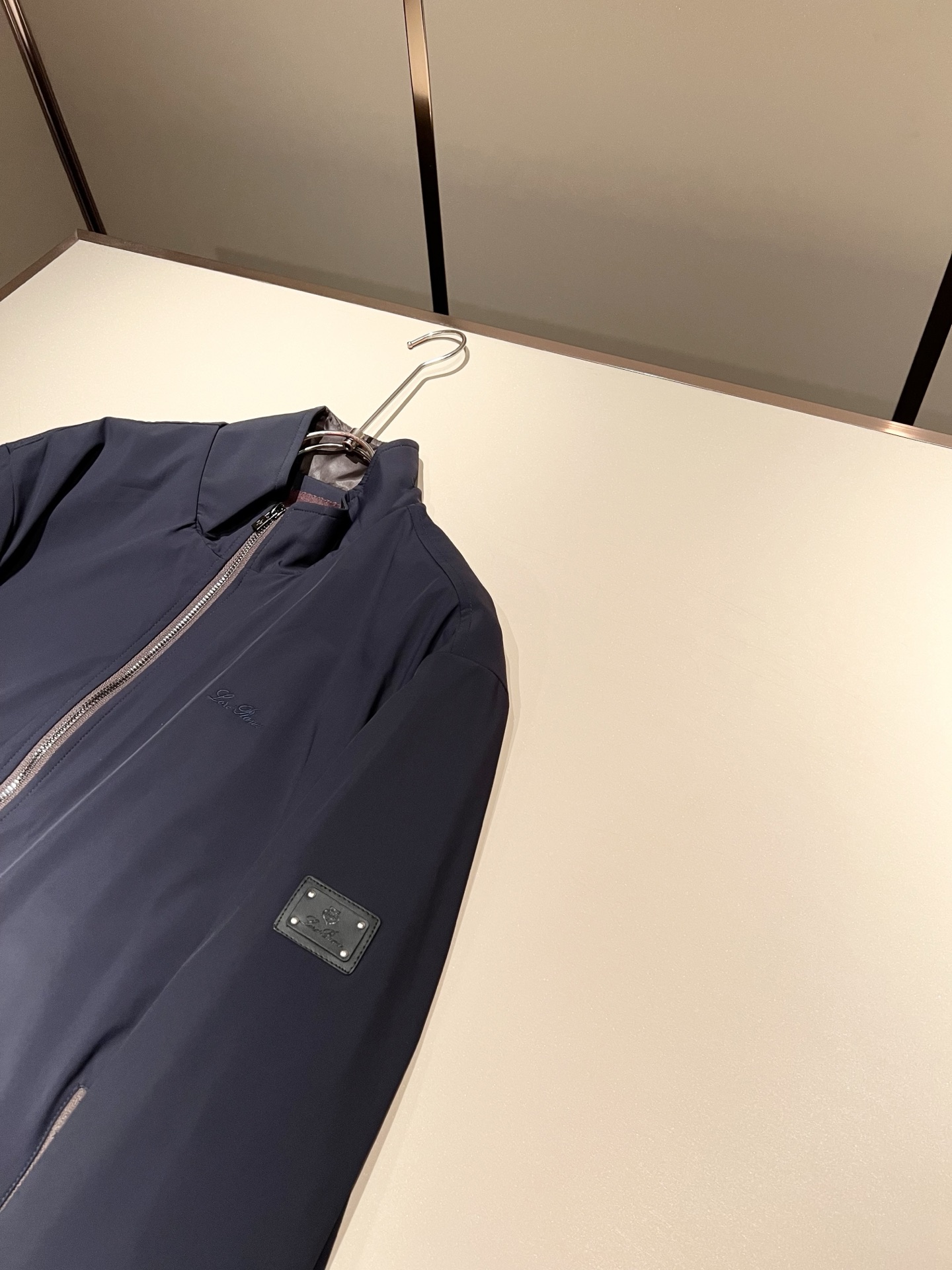 Loro Piana诺悠翩雅 2025秋冬新品男士休闲夹克外套，外贸公司订单！客供聚酯纤维材质，胸前lo