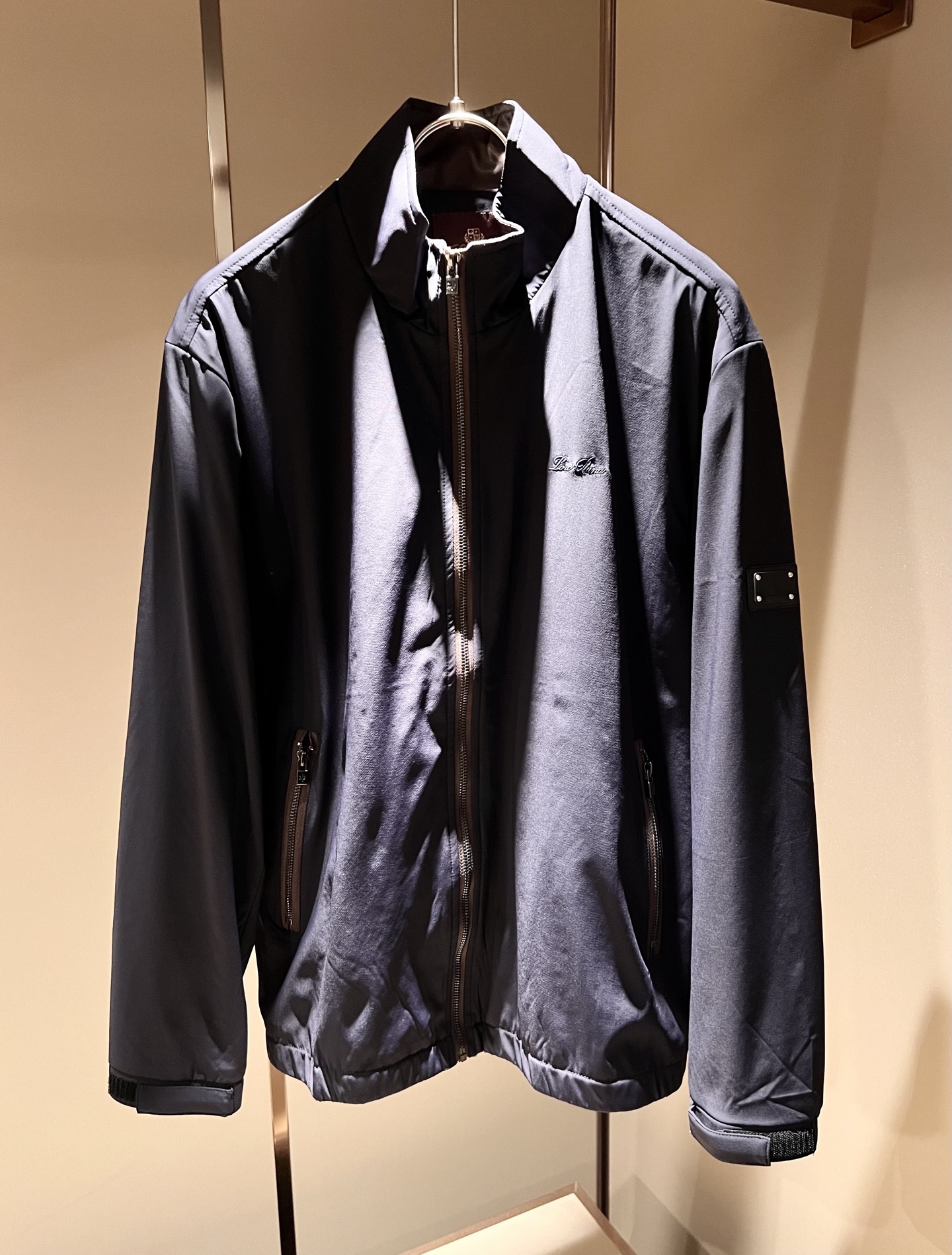 Loro Piana诺悠翩雅 2025秋冬新品男士休闲夹克外套，外贸公司订单！客供聚酯纤维材质，胸前lo