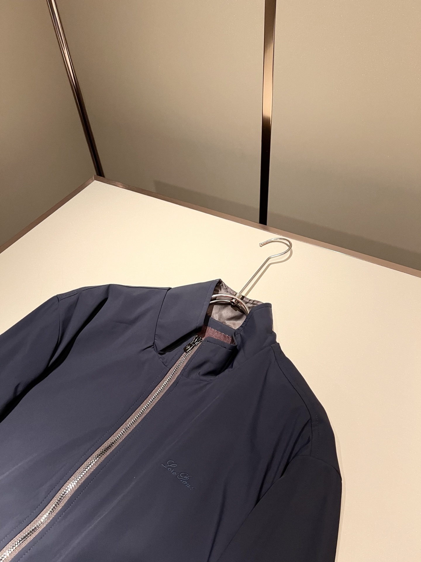 Loro Piana诺悠翩雅 2025秋冬新品男士休闲夹克外套，外贸公司订单！客供聚酯纤维材质，胸前lo