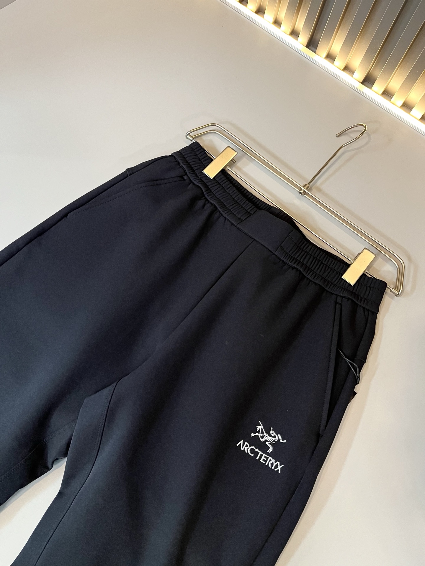 ARCTER*X始*祖鸟 2025秋冬新款休闲运动风格休闲裤，户外品牌可能大家第一想到的就是加拿大鹅、始