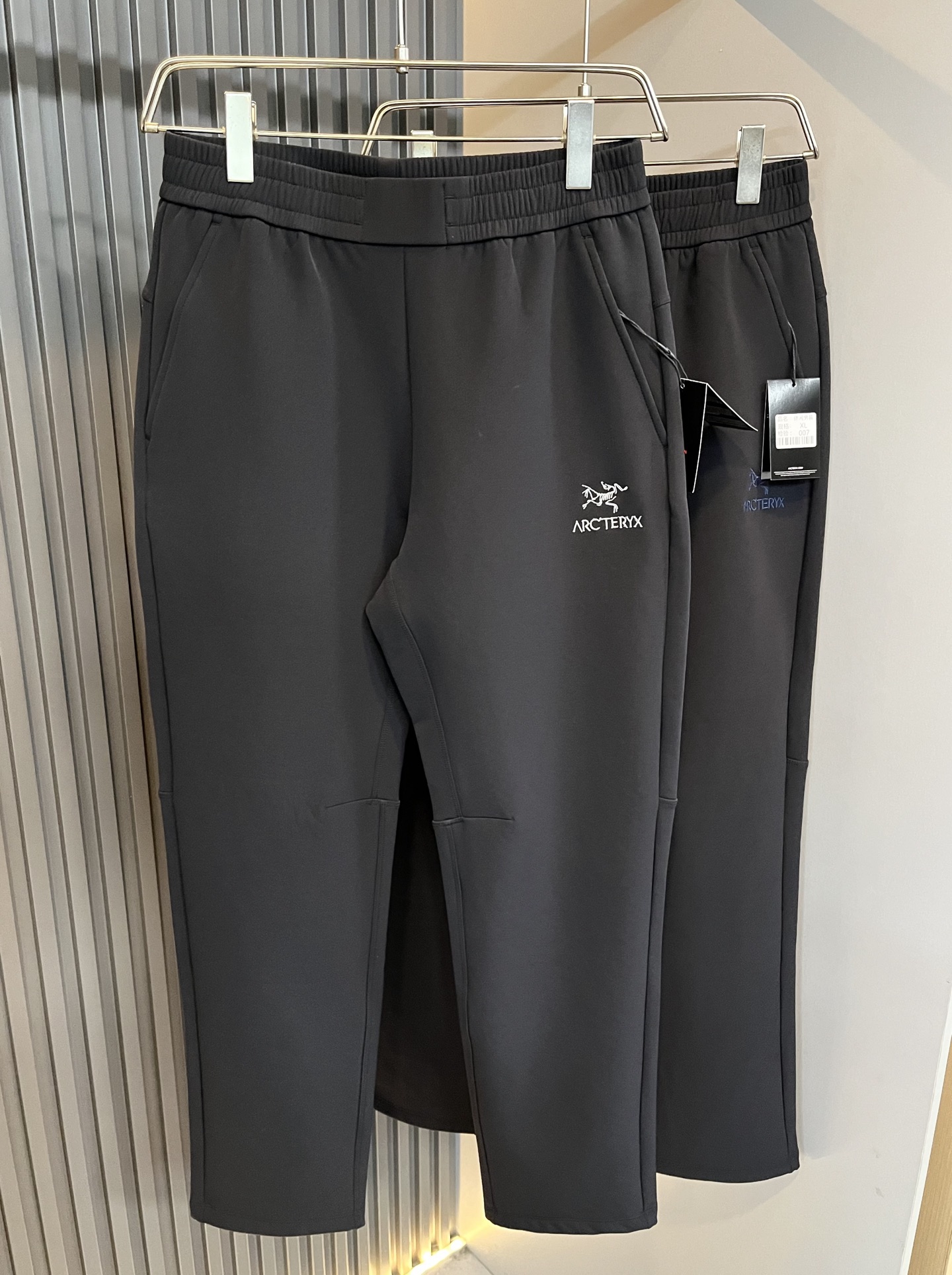 ARCTER*X始*祖鸟 2025秋冬新款休闲运动风格休闲裤，户外品牌可能大家第一想到的就是加拿大鹅、始