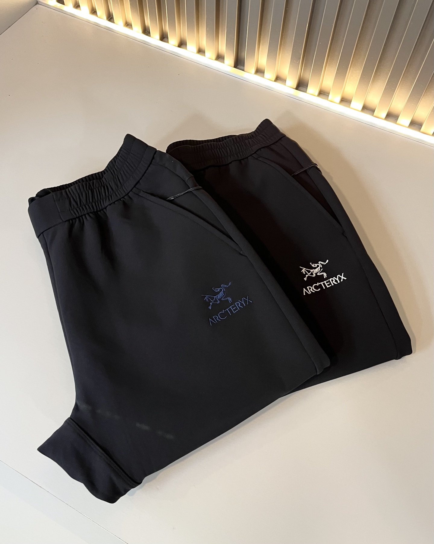 ARCTER*X始*祖鸟 2025秋冬新款休闲运动风格休闲裤，户外品牌可能大家第一想到的就是加拿大鹅、始