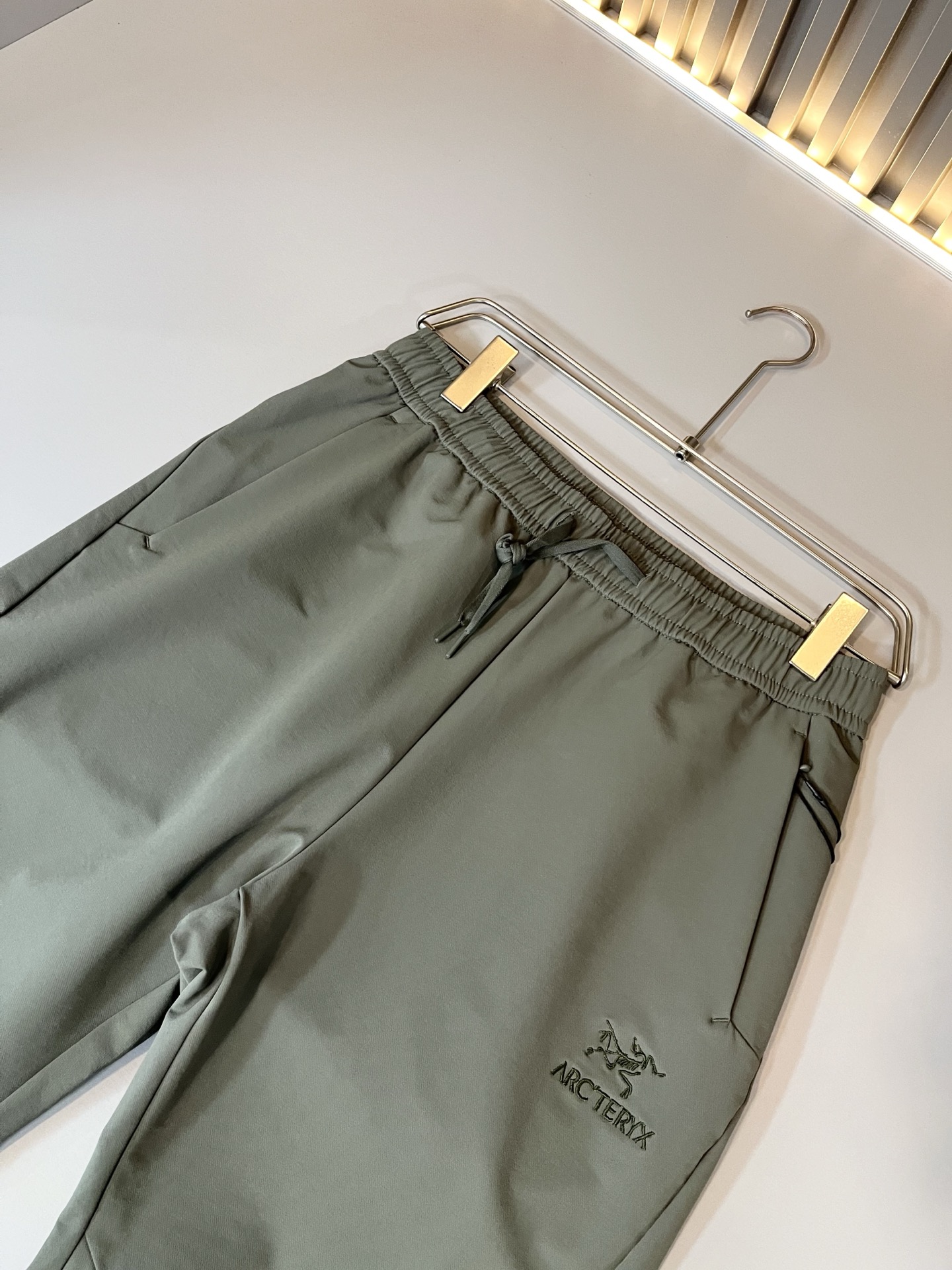 ARCTER*X始*祖鸟 2025秋冬新款休闲运动风格休闲裤，户外品牌可能大家第一想到的就是加拿大鹅、始