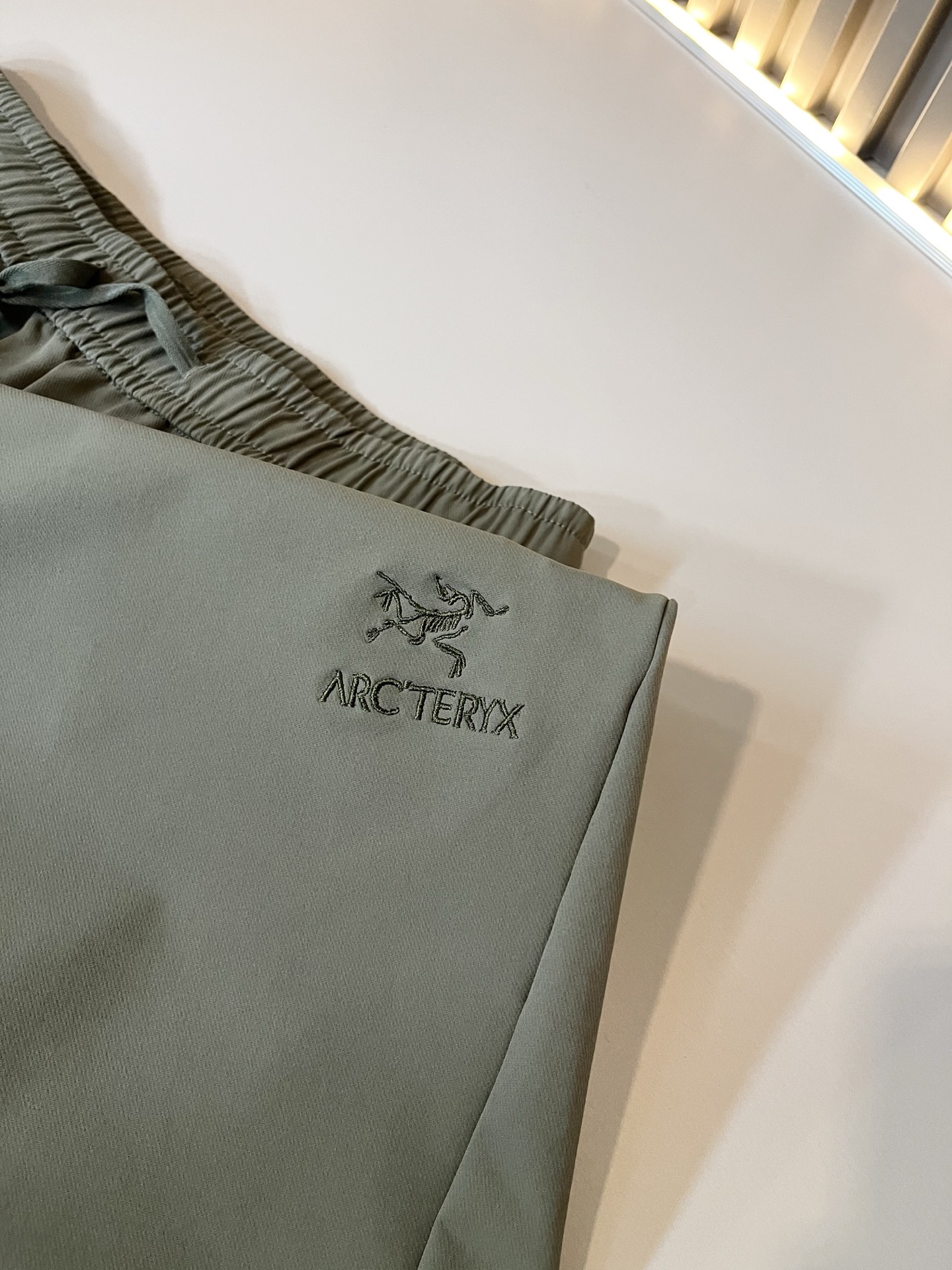 ARCTER*X始*祖鸟 2025秋冬新款休闲运动风格休闲裤，户外品牌可能大家第一想到的就是加拿大鹅、始