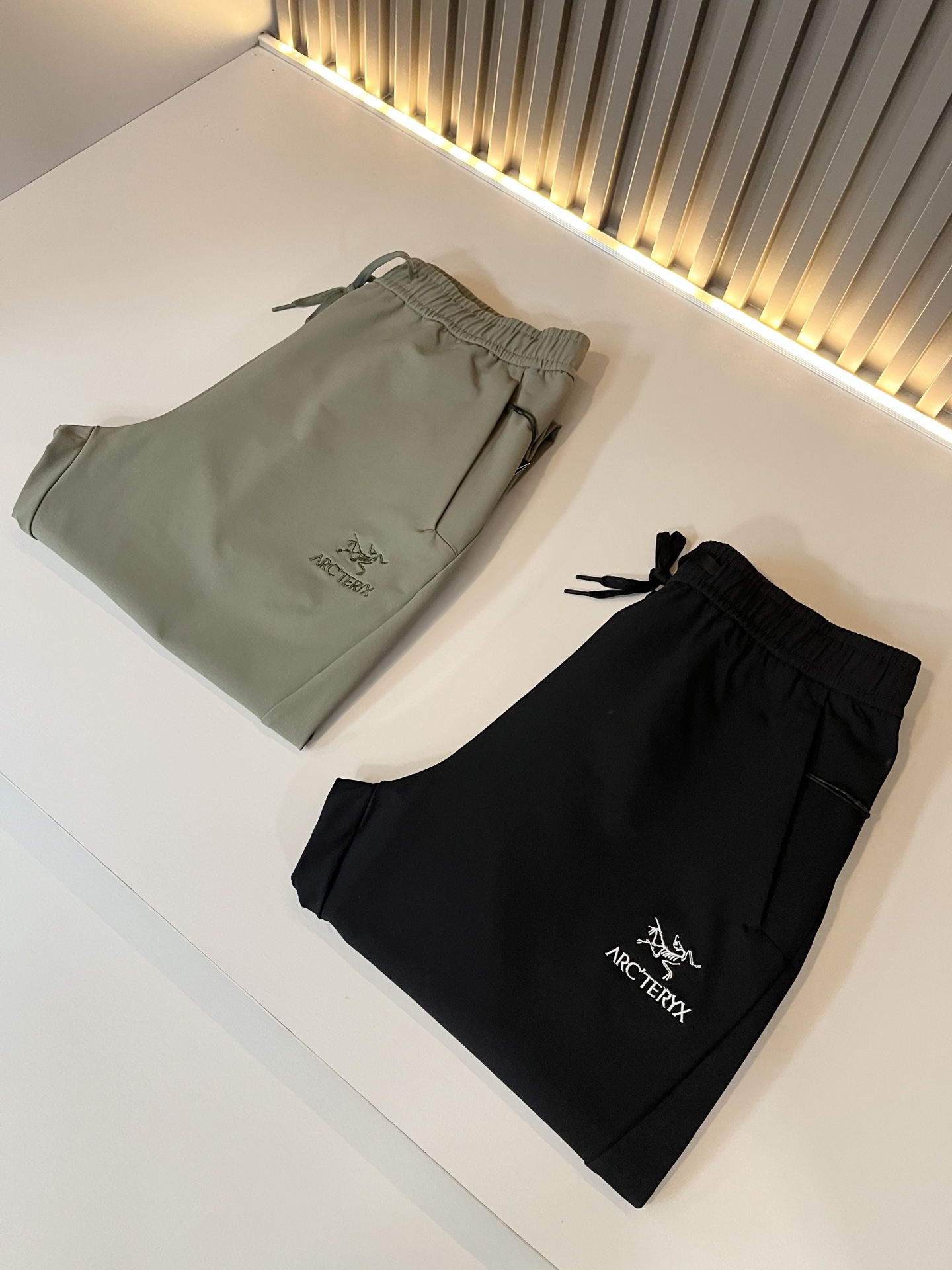ARCTER*X始*祖鸟 2025秋冬新款休闲运动风格休闲裤，户外品牌可能大家第一想到的就是加拿大鹅、始