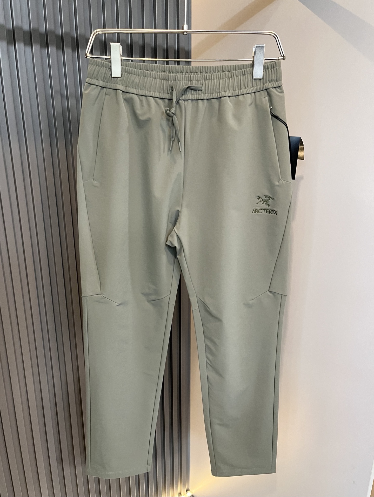 ARCTER*X始*祖鸟 2025秋冬新款休闲运动风格休闲裤，户外品牌可能大家第一想到的就是加拿大鹅、始