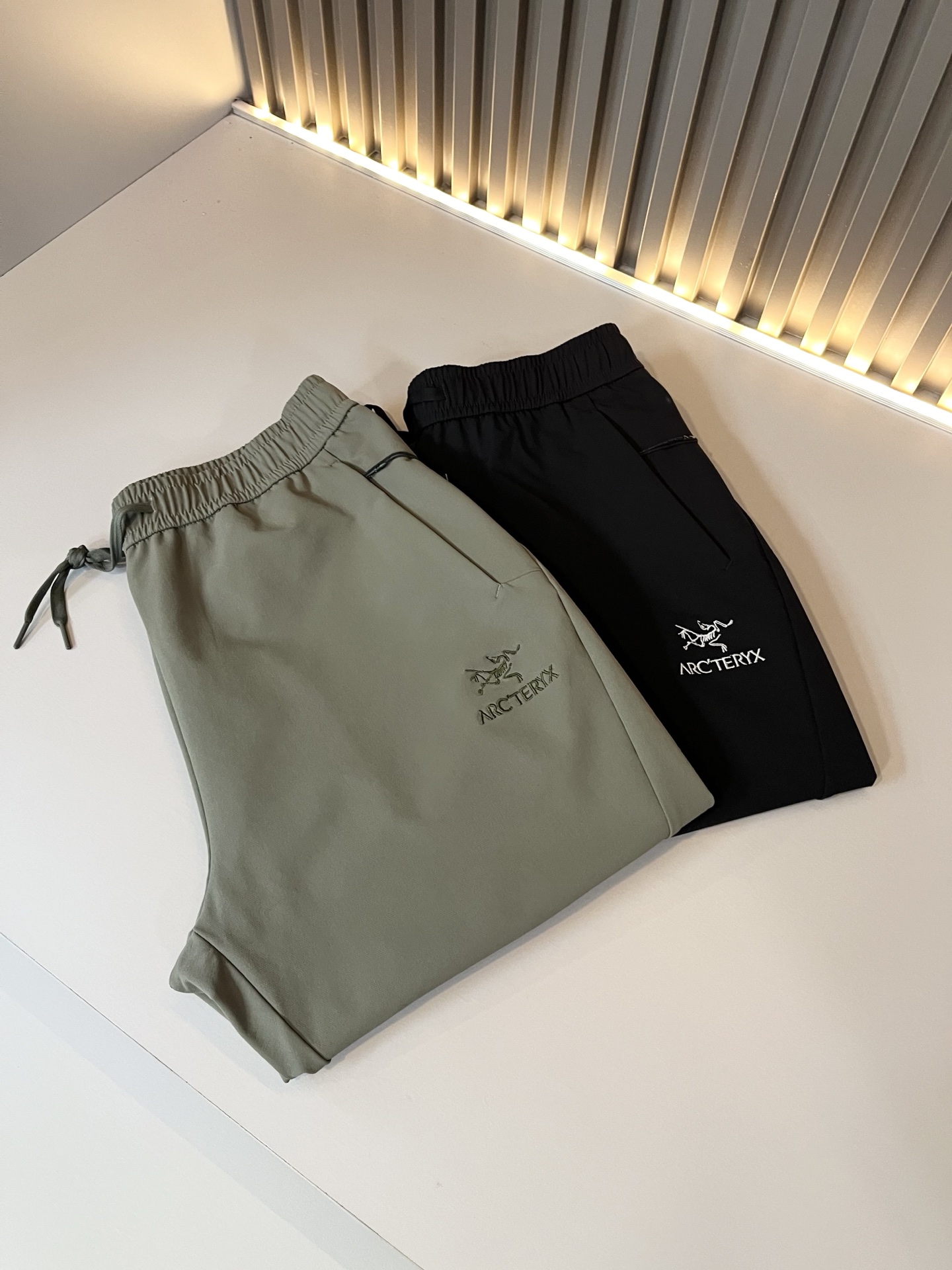 ARCTER*X始*祖鸟 2025秋冬新款休闲运动风格休闲裤，户外品牌可能大家第一想到的就是加拿大鹅、始