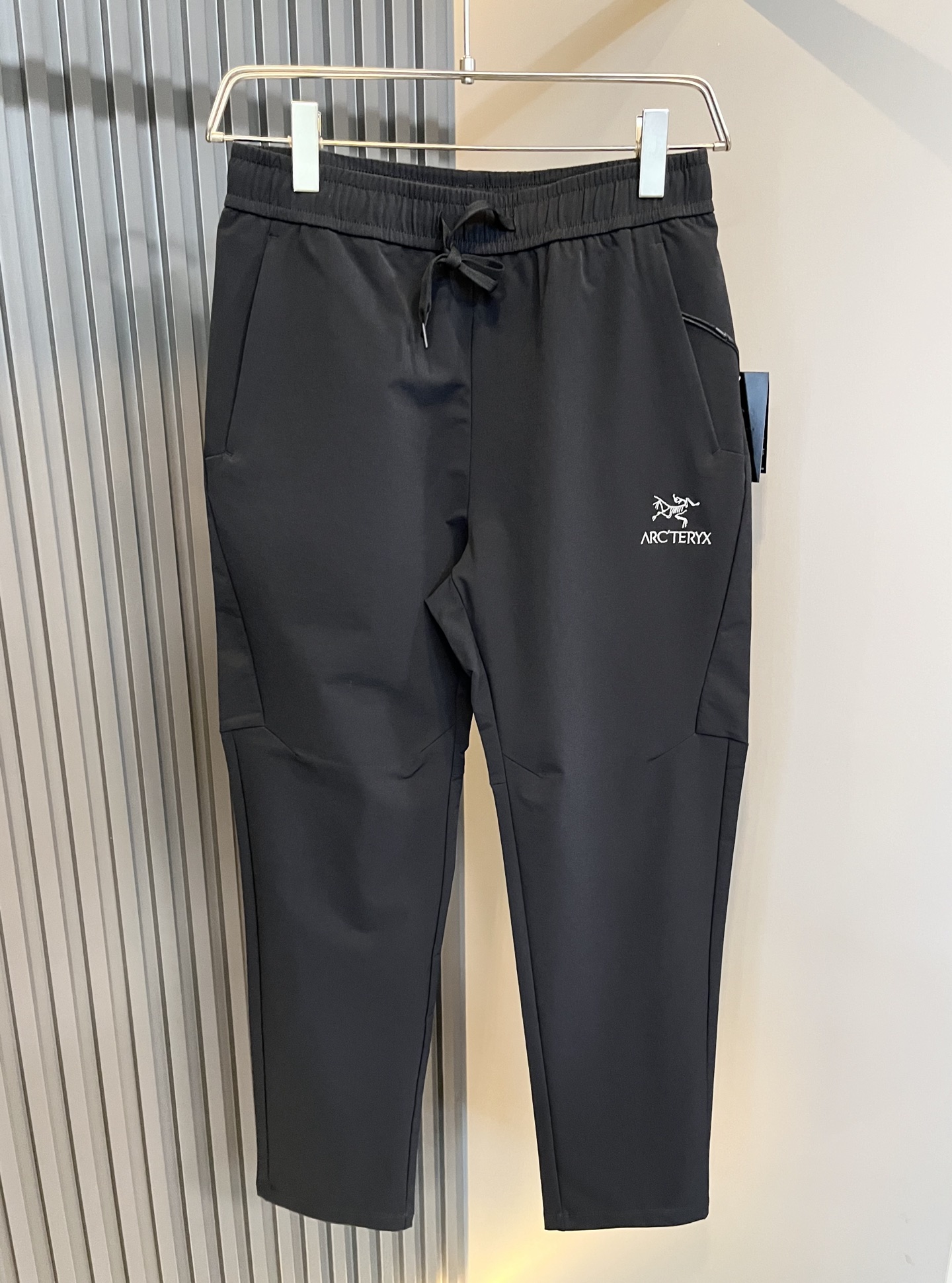 ARCTER*X始*祖鸟 2025秋冬新款休闲运动风格休闲裤，户外品牌可能大家第一想到的就是加拿大鹅、始