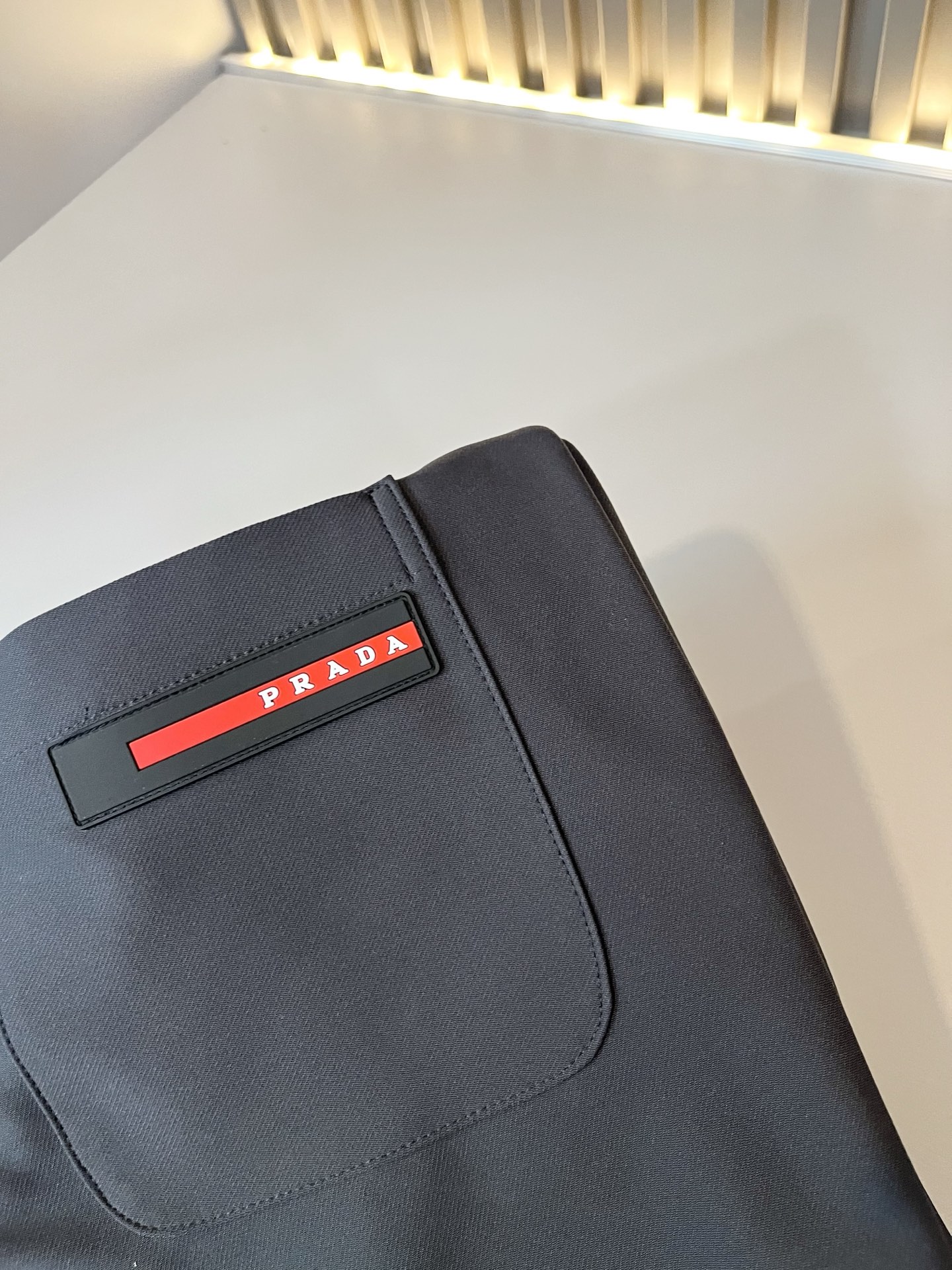 PRA*DA普*达 2025秋冬新款男士休闲裤，高端品质之选……一款松紧腰抽绳休闲卫裤兼备的百搭裤装，也