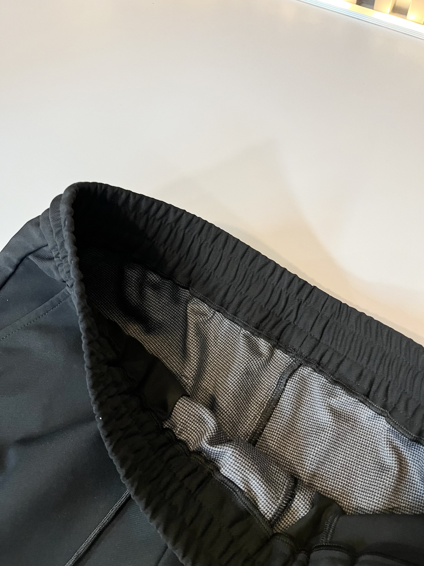 PRA*DA普*达 2025秋冬新款男士休闲裤，高端品质之选……一款松紧腰抽绳休闲卫裤兼备的百搭裤装，也