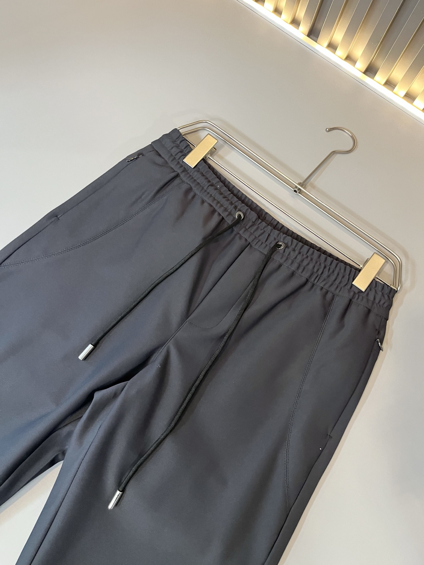 lululemon 露露乐蒙 2025秋冬新款男女同款👫休闲裤，意大利原厂订单渠道，极具个性高级风，标志