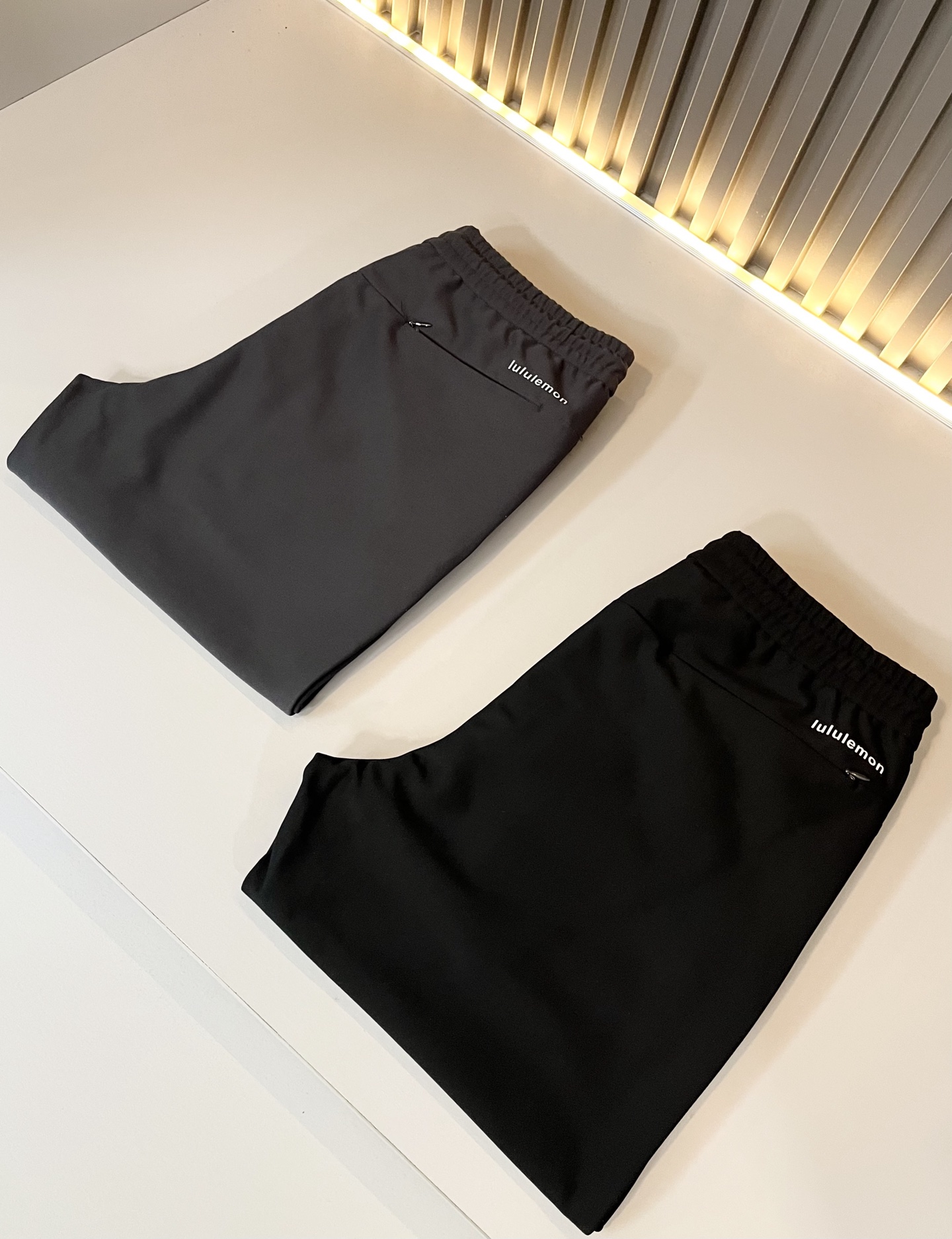 lululemon 露露乐蒙 2025秋冬新款男女同款👫休闲裤，意大利原厂订单渠道，极具个性高级风，标志