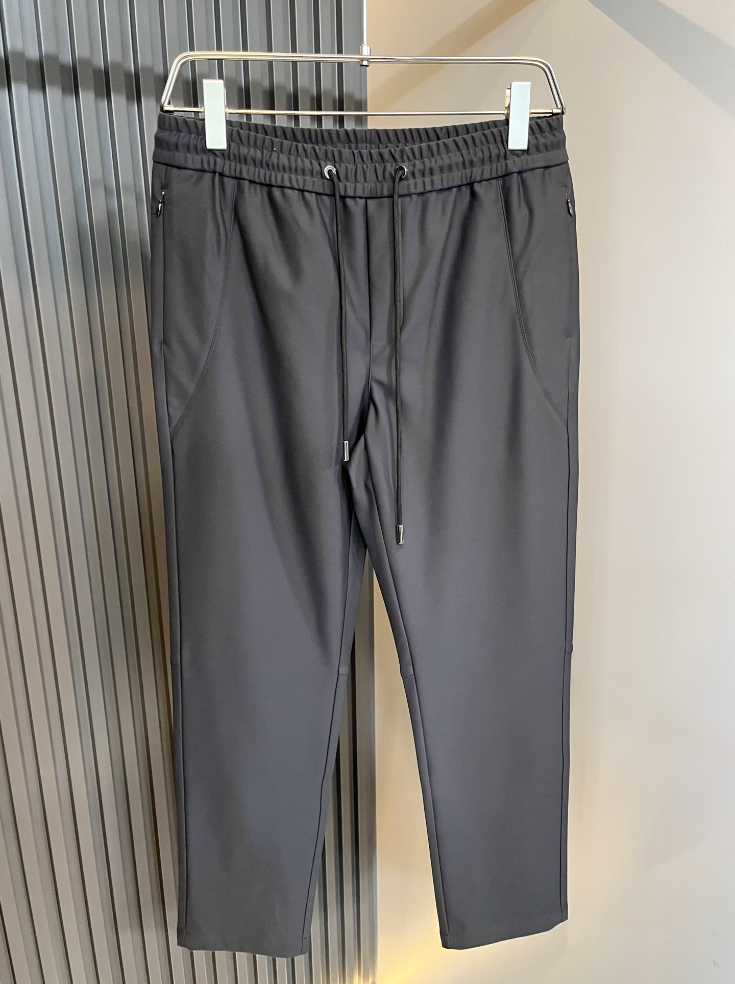 lululemon 露露乐蒙 2025秋冬新款男女同款👫休闲裤，意大利原厂订单渠道，极具个性高级风，标志