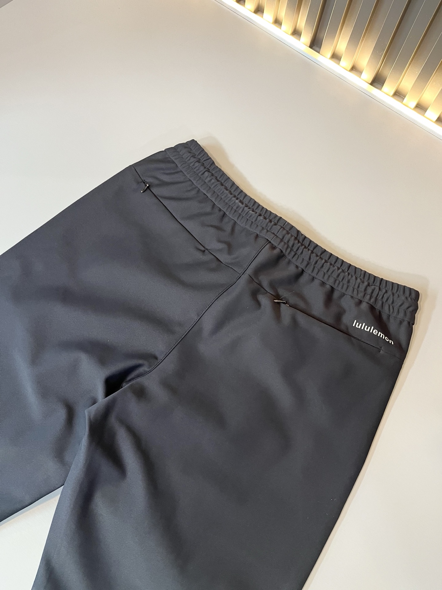 lululemon 露露乐蒙 2025秋冬新款男女同款👫休闲裤，意大利原厂订单渠道，极具个性高级风，标志