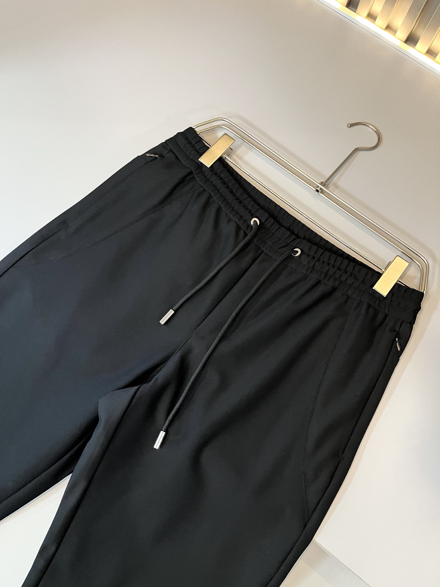 lululemon 露露乐蒙 2025秋冬新款男女同款👫休闲裤，意大利原厂订单渠道，极具个性高级风，标志