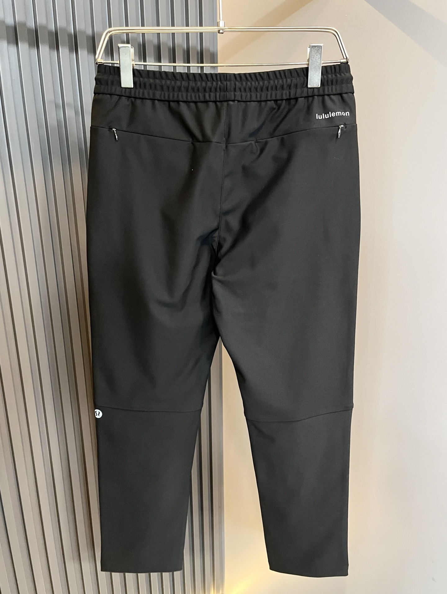 lululemon 露露乐蒙 2025秋冬新款男女同款👫休闲裤，意大利原厂订单渠道，极具个性高级风，标志