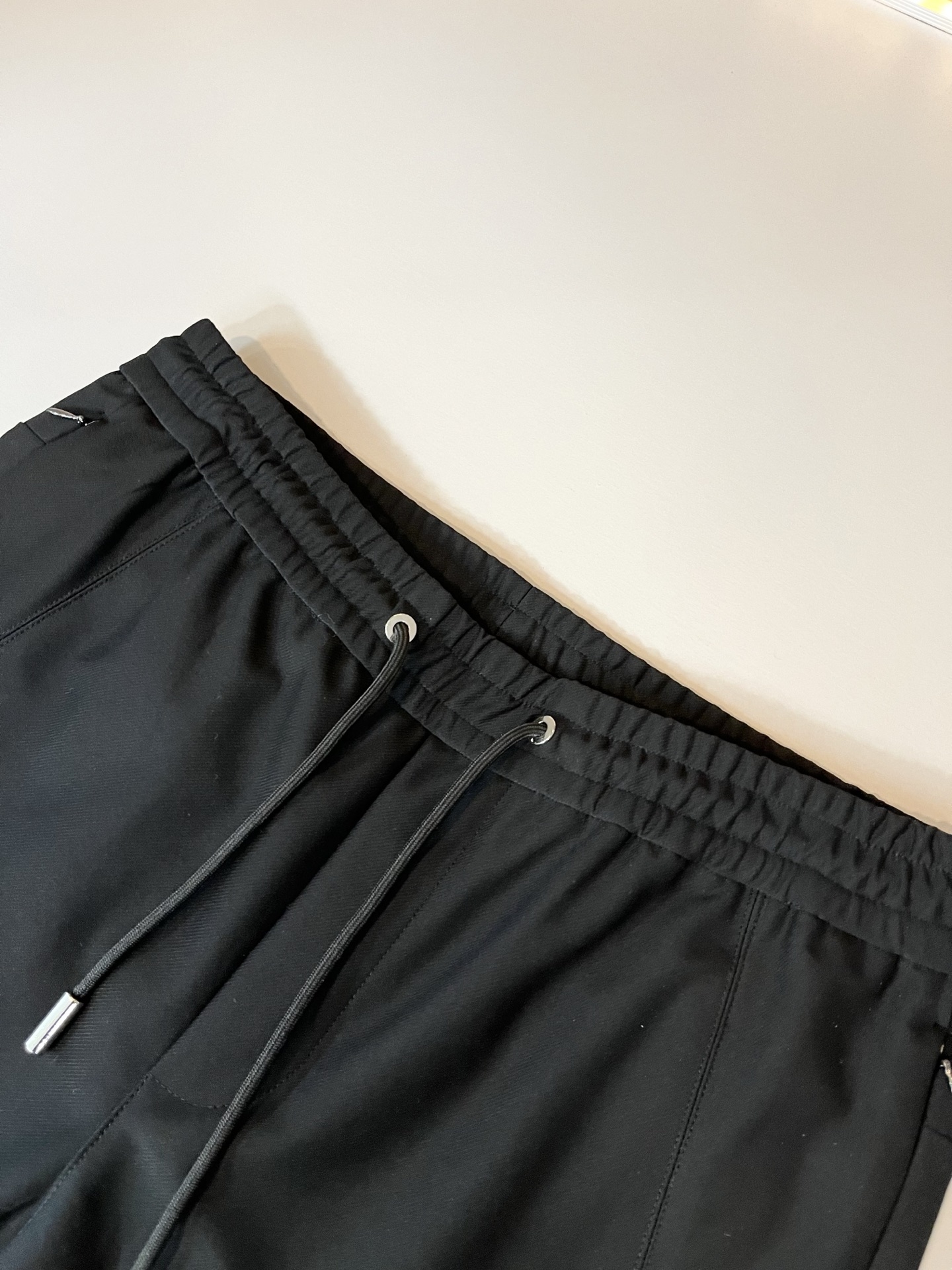 lululemon 露露乐蒙 2025秋冬新款男女同款👫休闲裤，意大利原厂订单渠道，极具个性高级风，标志