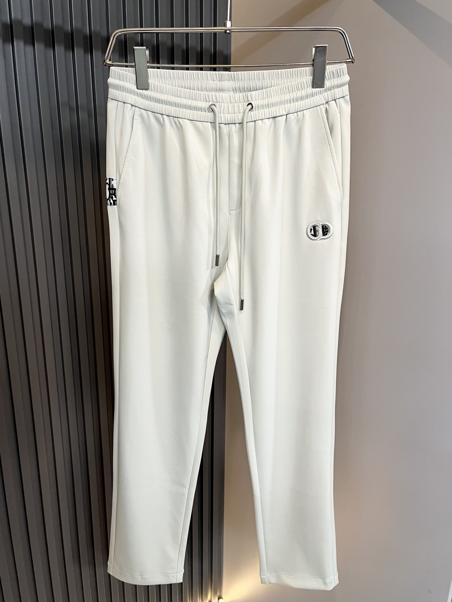 Dior 迪奥 2025秋冬新款男士休闲裤，高端品质之选……一款松紧腰抽绳休闲卫裤兼备的百搭裤装，也是男