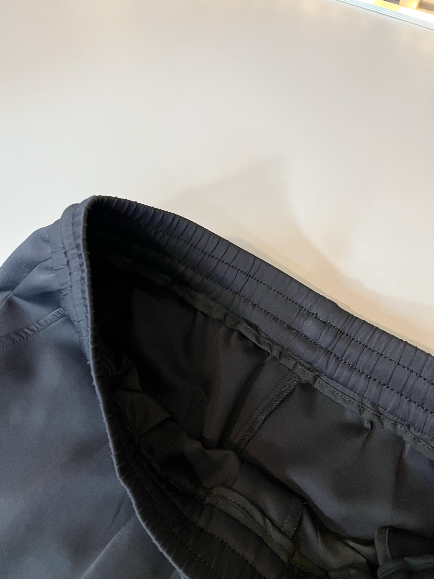 Dior 迪奥 2025秋冬新款男士休闲裤，高端品质之选……一款松紧腰抽绳休闲卫裤兼备的百搭裤装，也是男