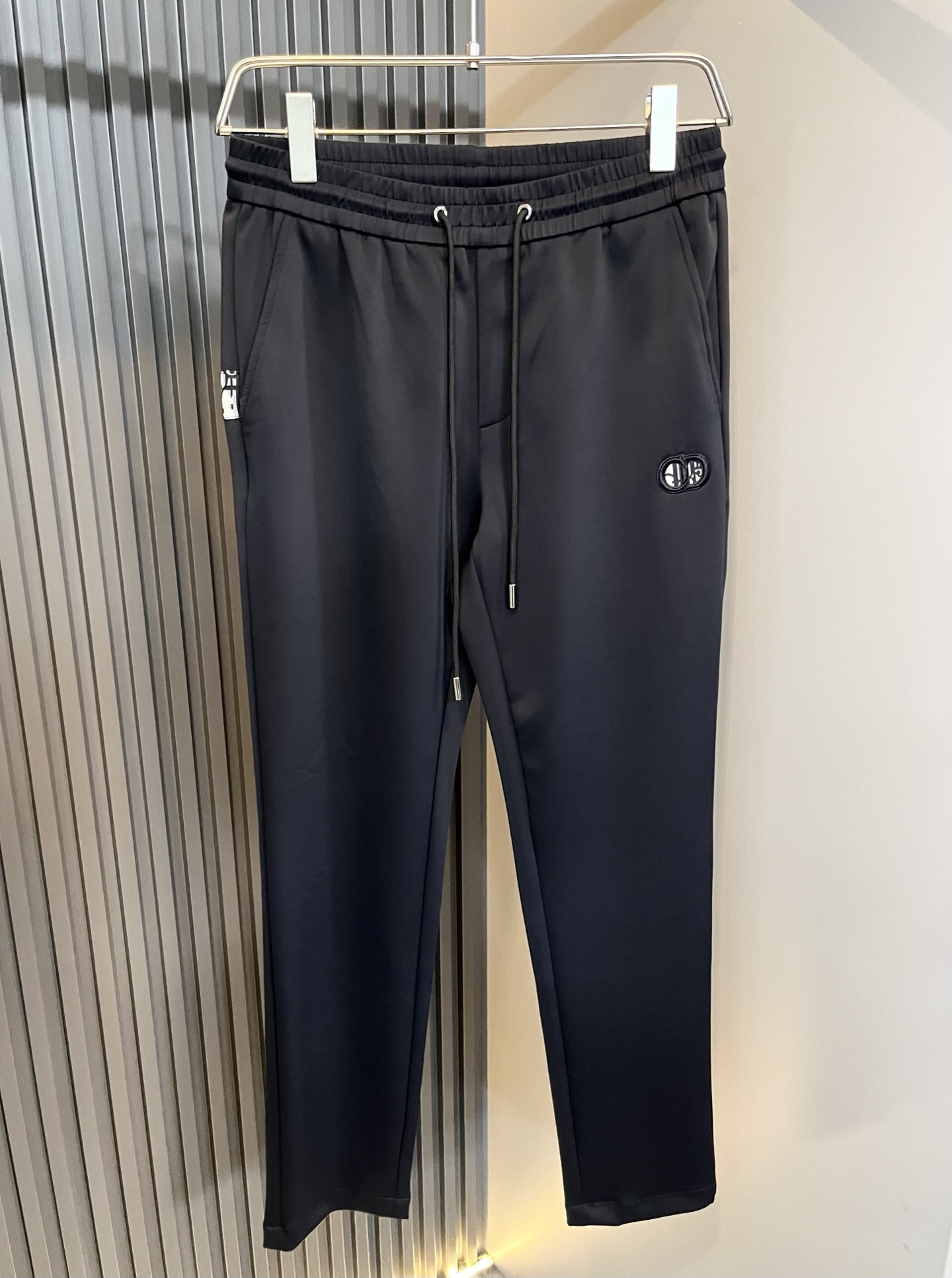 Dior 迪奥 2025秋冬新款男士休闲裤，高端品质之选……一款松紧腰抽绳休闲卫裤兼备的百搭裤装，也是男