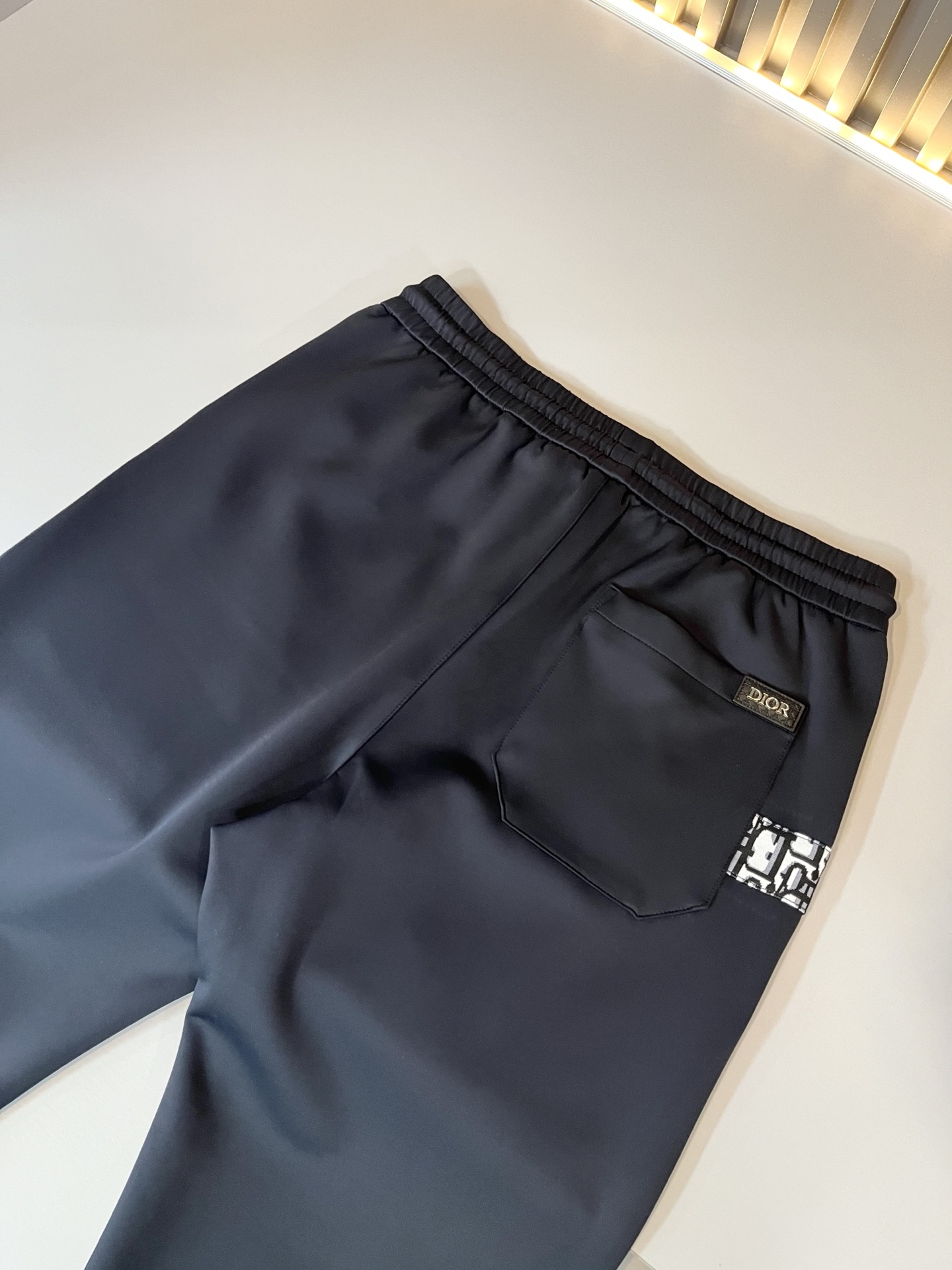 Dior 迪奥 2025秋冬新款男士休闲裤，高端品质之选……一款松紧腰抽绳休闲卫裤兼备的百搭裤装，也是男