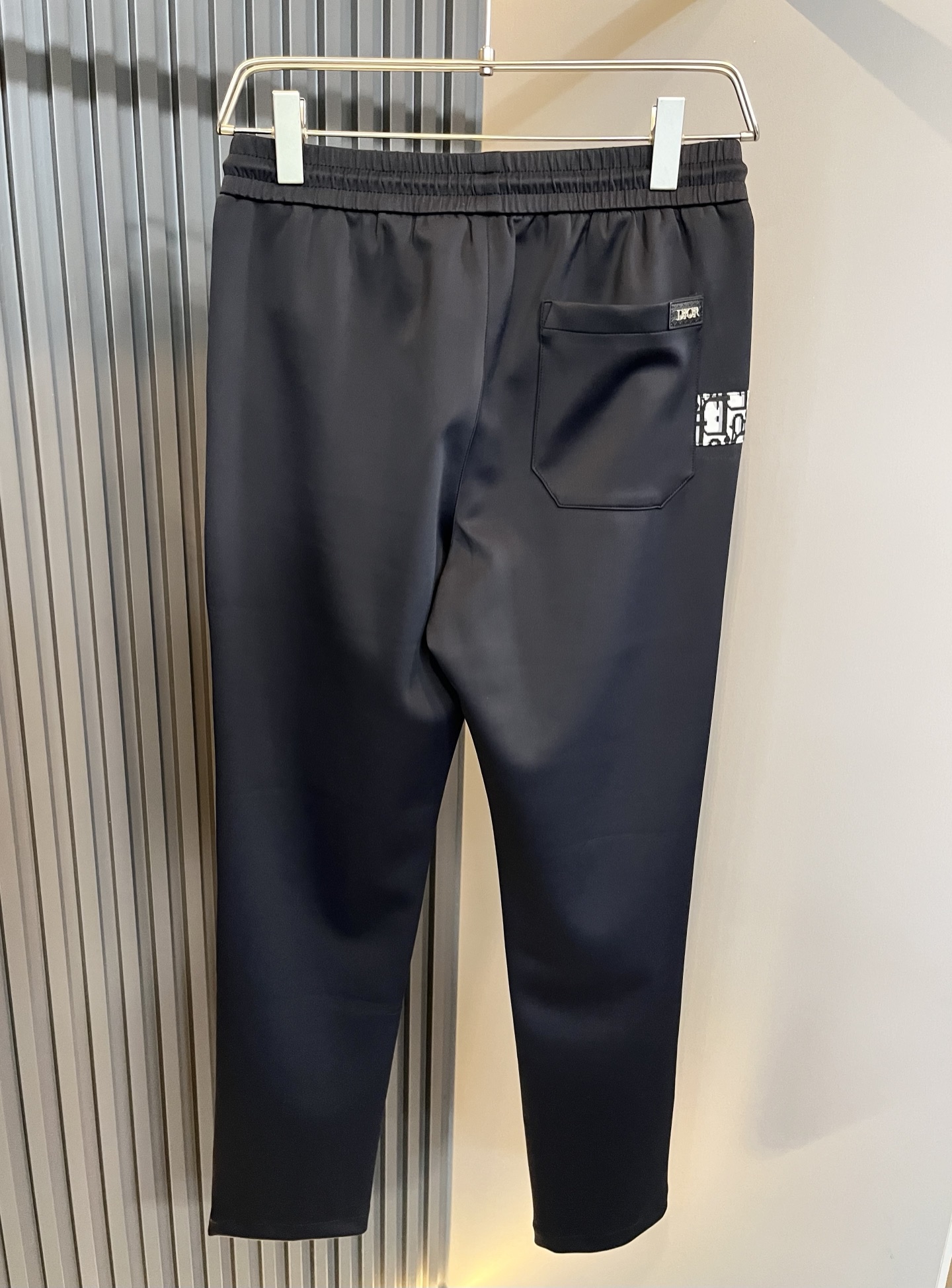 Dior 迪奥 2025秋冬新款男士休闲裤，高端品质之选……一款松紧腰抽绳休闲卫裤兼备的百搭裤装，也是男