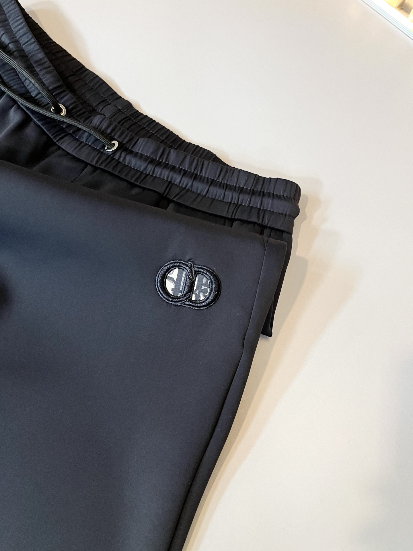 Dior 迪奥 2025秋冬新款男士休闲裤，高端品质之选……一款松紧腰抽绳休闲卫裤兼备的百搭裤装，也是男