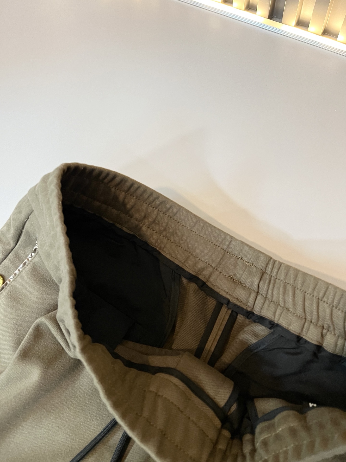 PRA*DA普*达 2025秋冬新款男士休闲裤，高端品质之选……一款休闲裤兼备的百搭裤装，也是男士衣橱里