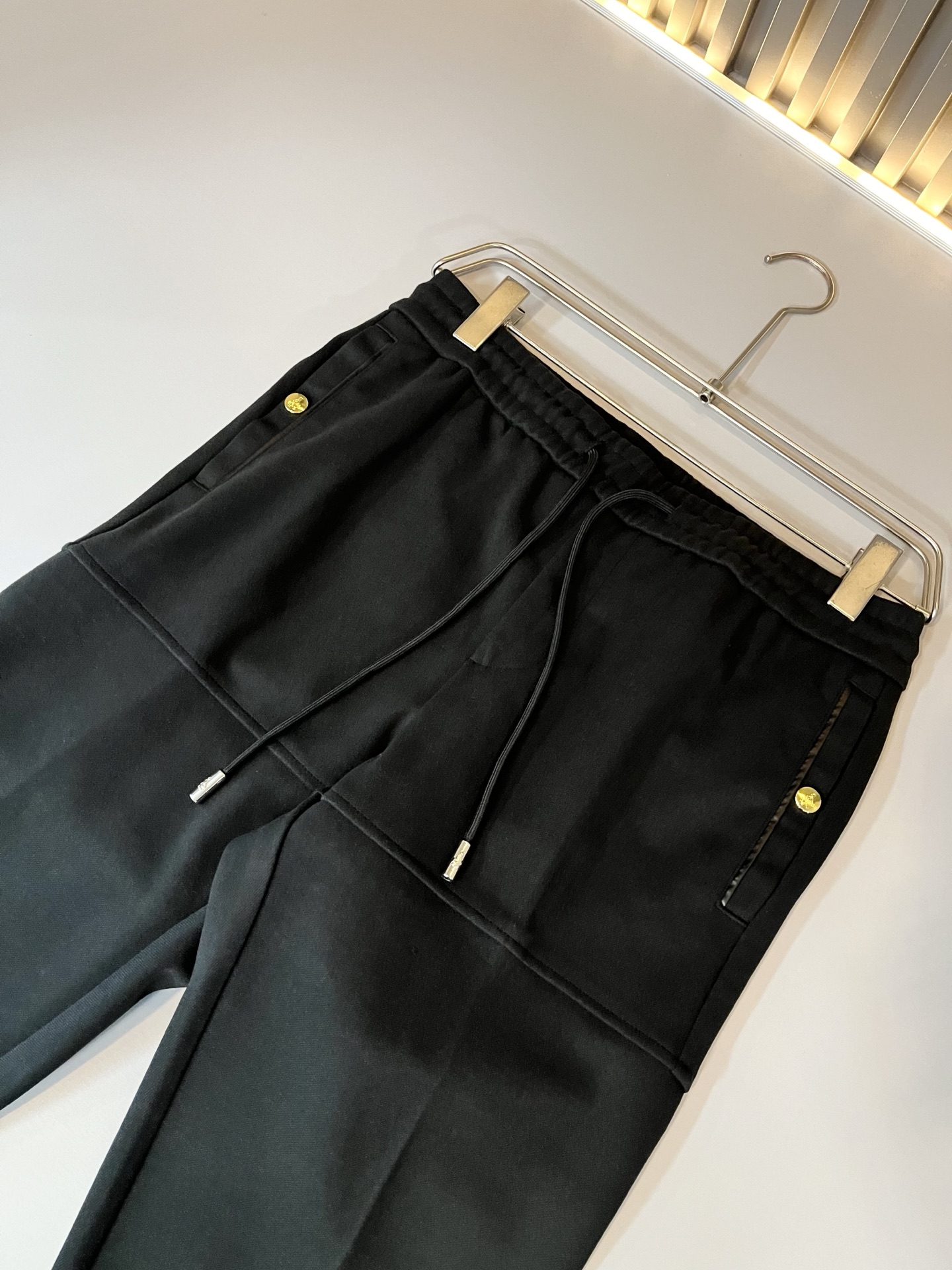 PRA*DA普*达 2025秋冬新款男士休闲裤，高端品质之选……一款休闲裤兼备的百搭裤装，也是男士衣橱里