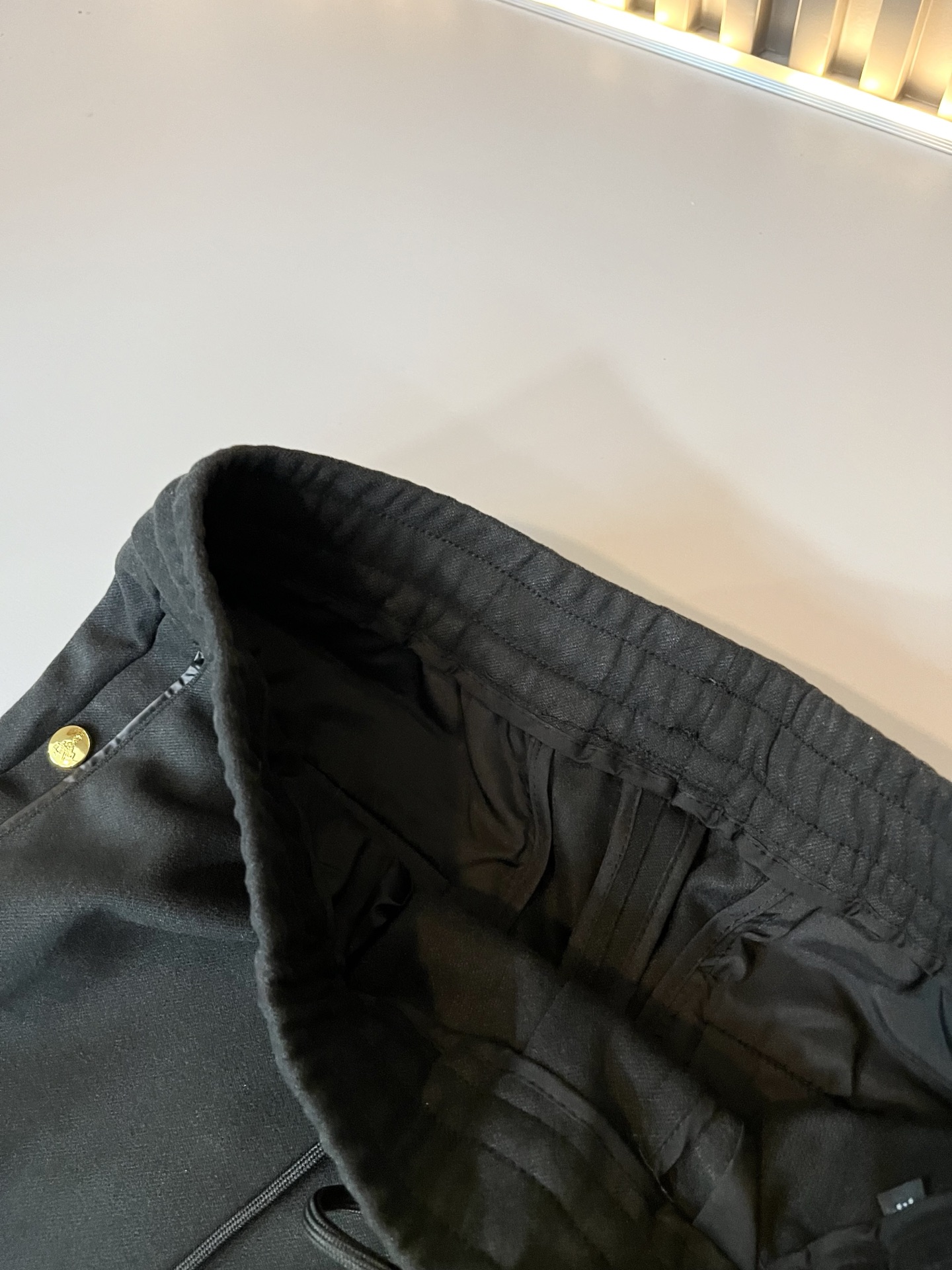 PRA*DA普*达 2025秋冬新款男士休闲裤，高端品质之选……一款休闲裤兼备的百搭裤装，也是男士衣橱里