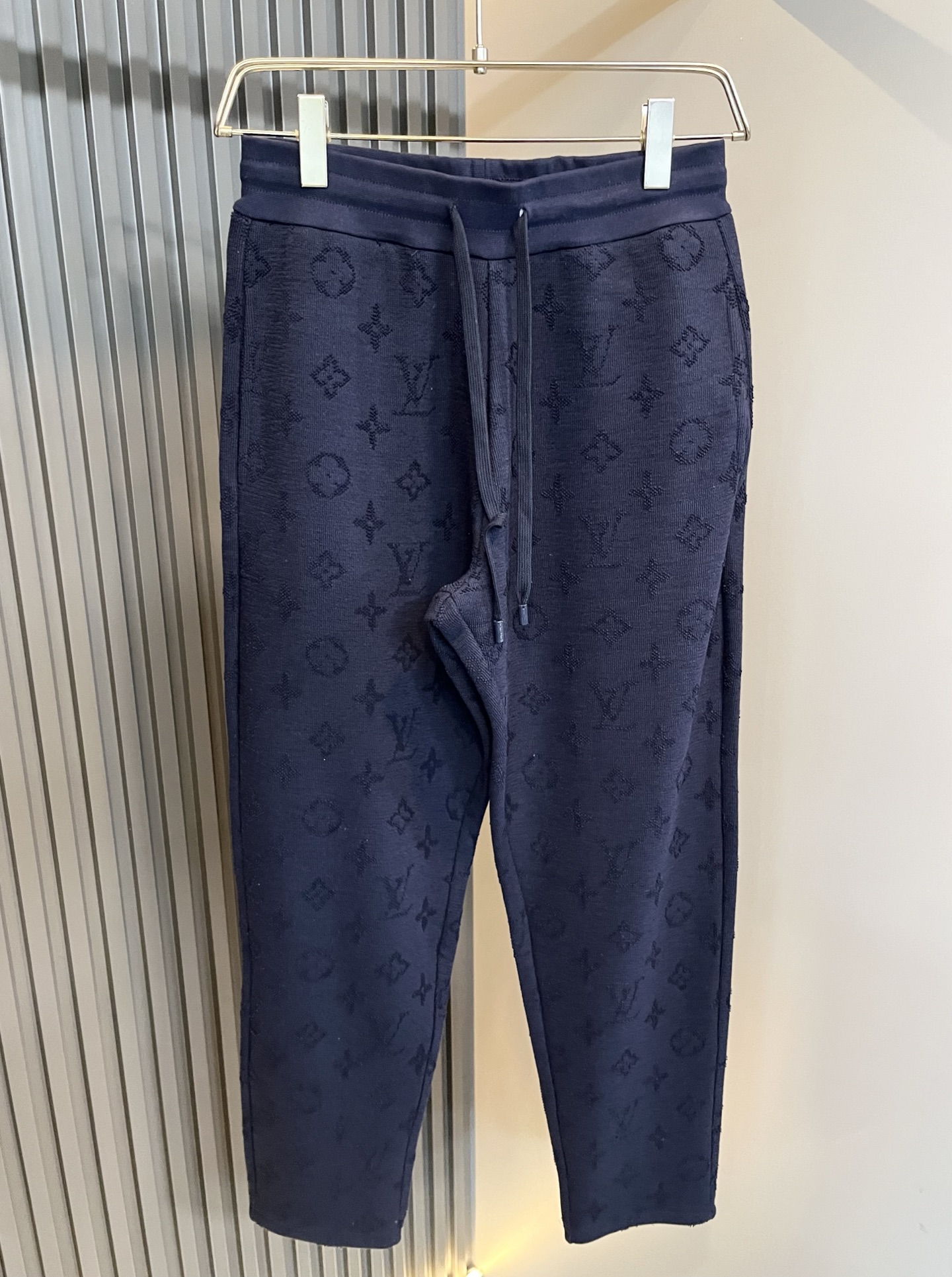 Louis Vuit*on 路易家族 2025秋冬新款Monogram系列！男女同款👫套装！路易家族的新