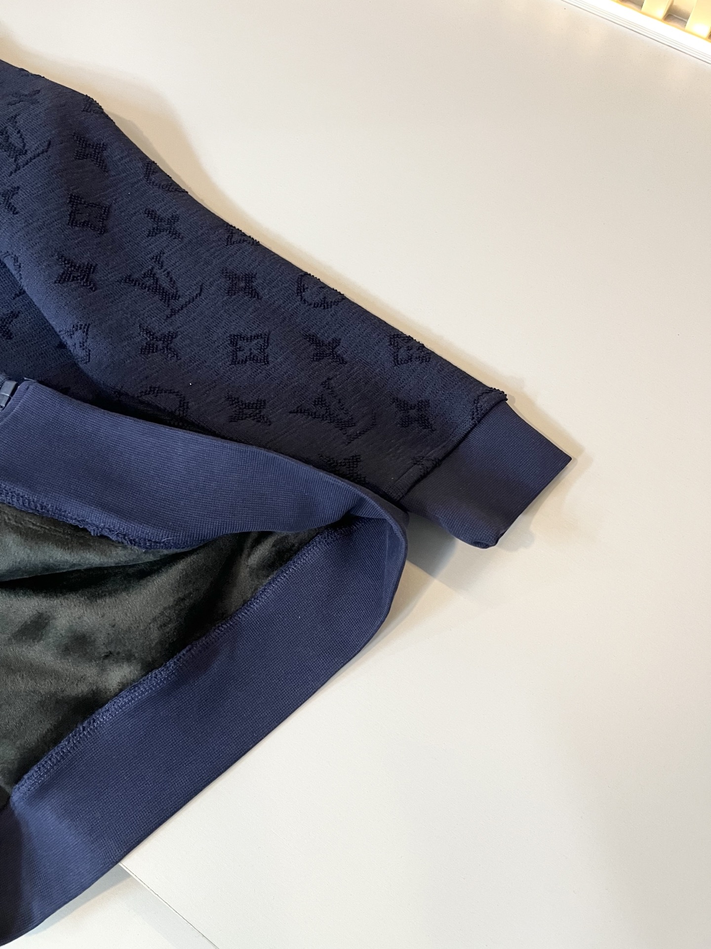 Louis Vuit*on 路易家族 2025秋冬新款Monogram系列！男女同款👫套装！路易家族的新