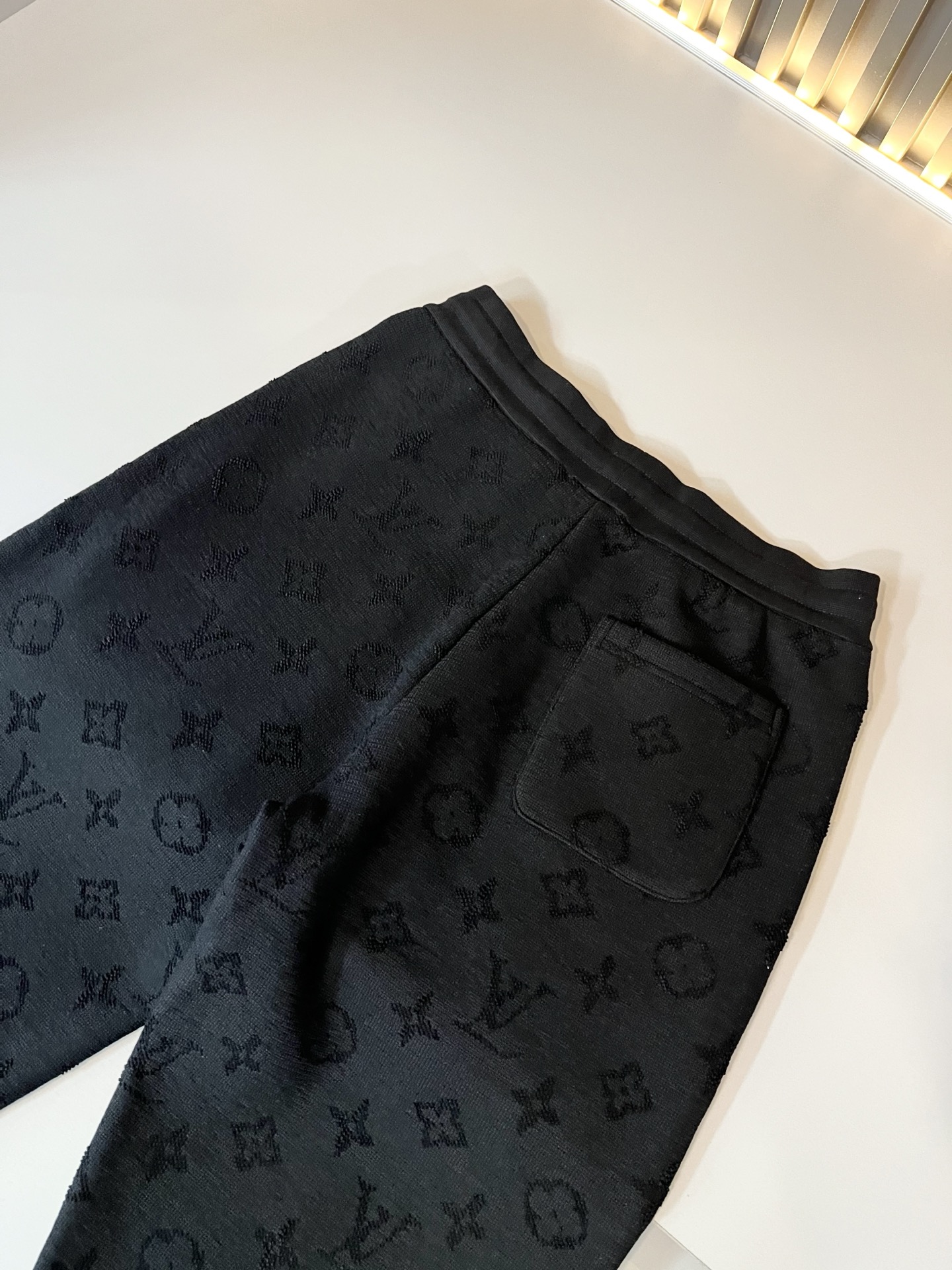 Louis Vuit*on 路易家族 2025秋冬新款Monogram系列！男女同款👫套装！路易家族的新