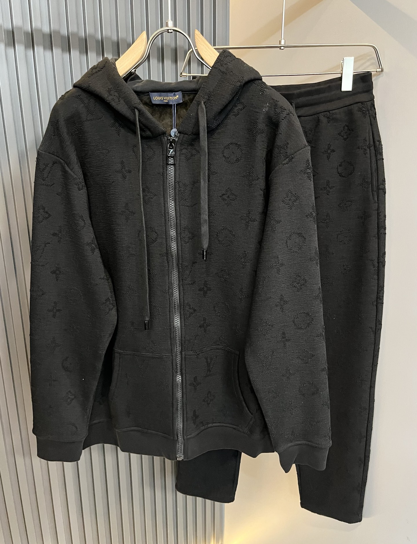 Louis Vuit*on 路易家族 2025秋冬新款Monogram系列！男女同款👫套装！路易家族的新