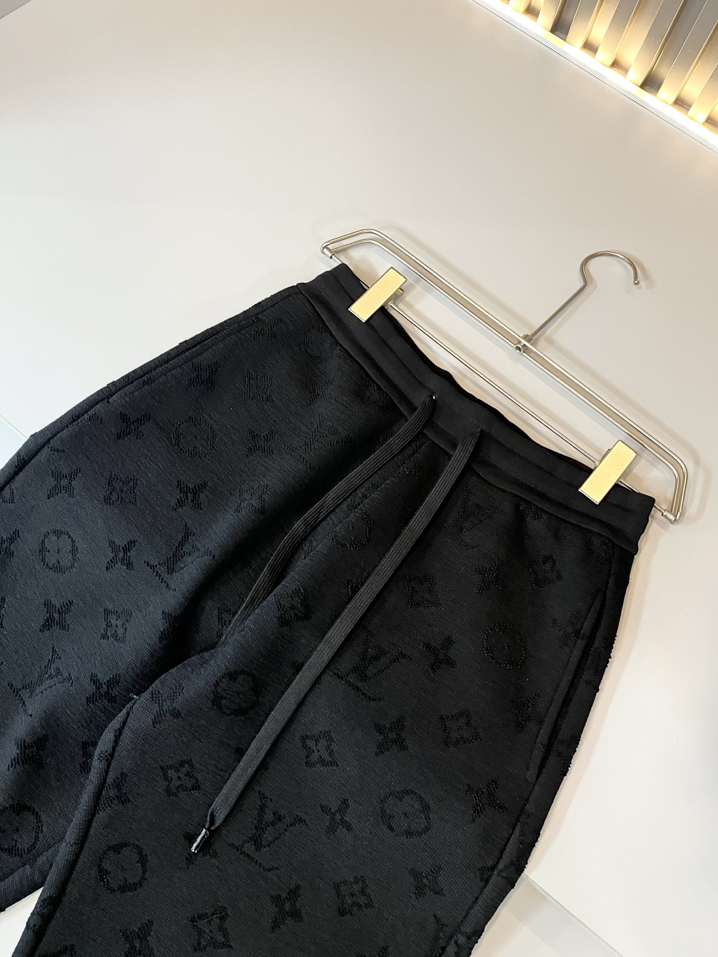 Louis Vuit*on 路易家族 2025秋冬新款Monogram系列！男女同款👫套装！路易家族的新