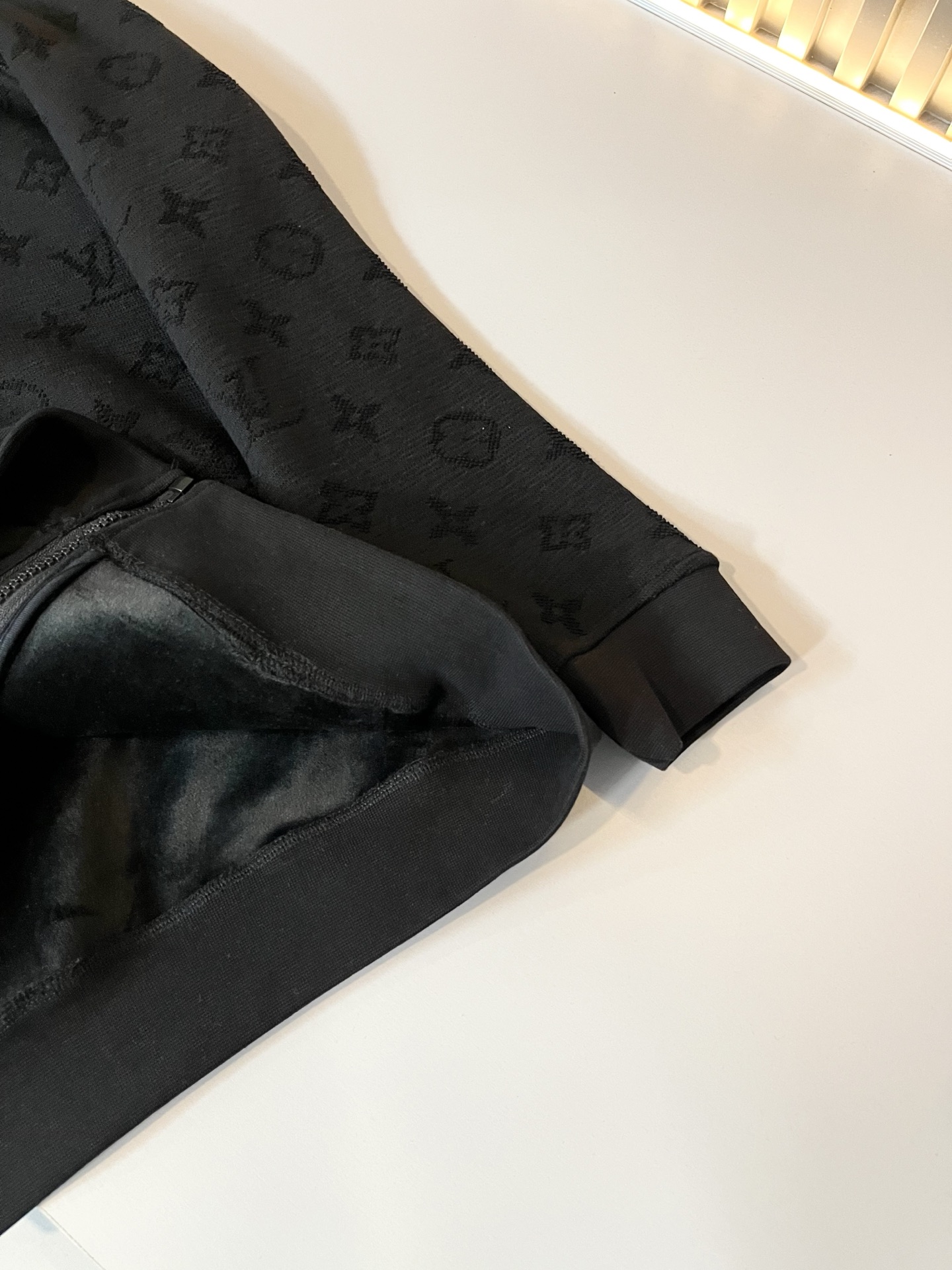 Louis Vuit*on 路易家族 2025秋冬新款Monogram系列！男女同款👫套装！路易家族的新